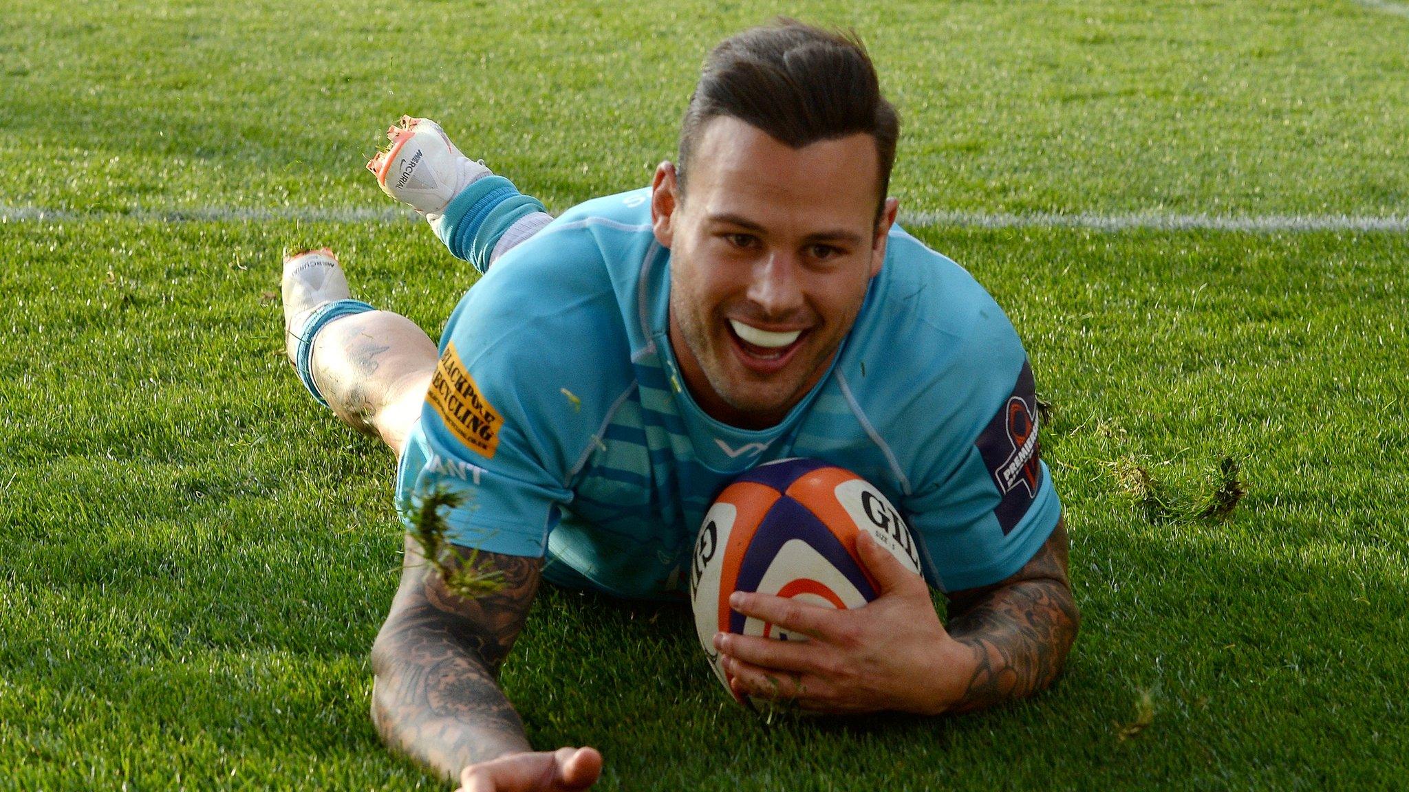 Francois Hougaard scores for Worcester