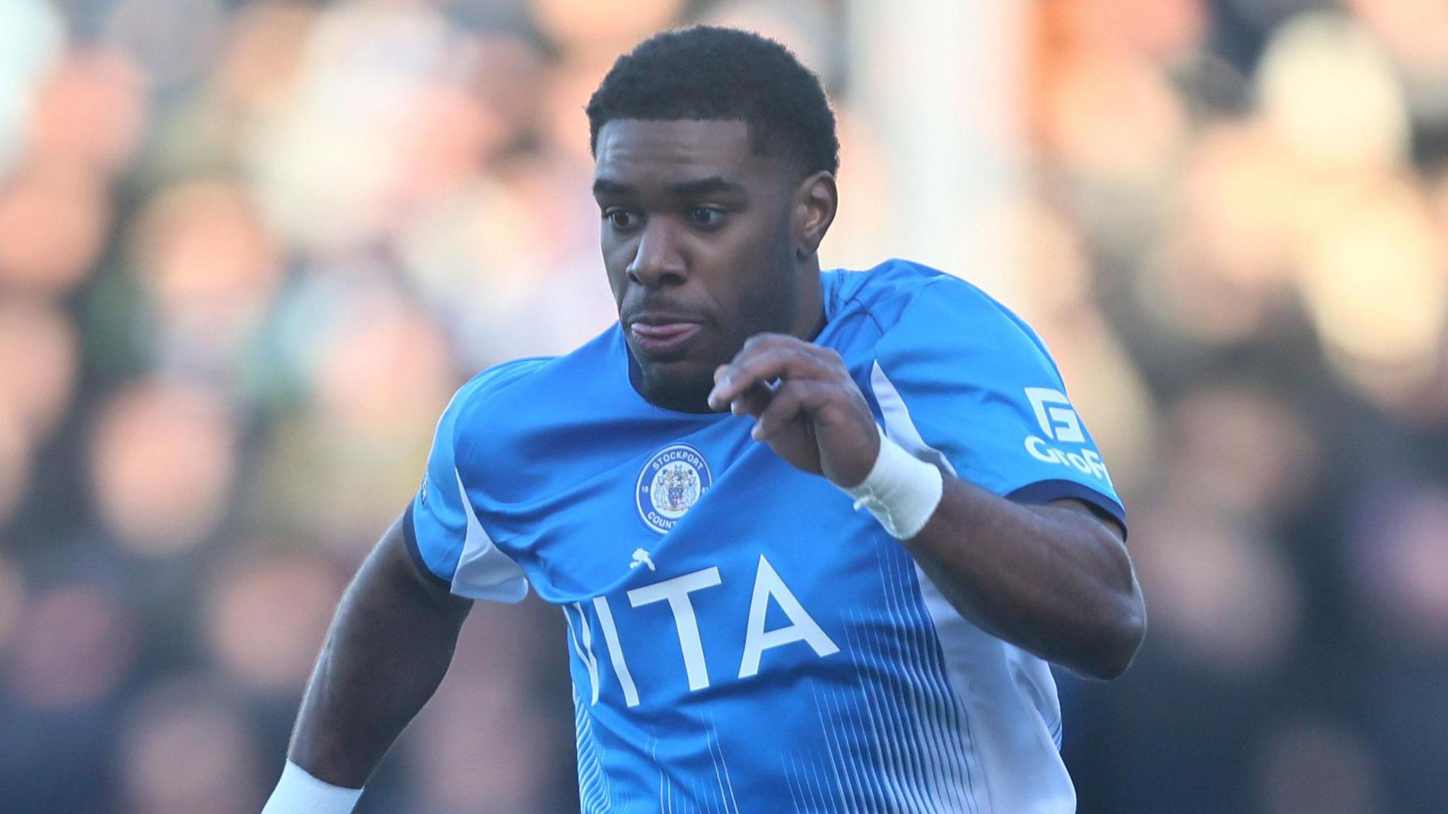 Jayden Fevrier in action for Stockport County.