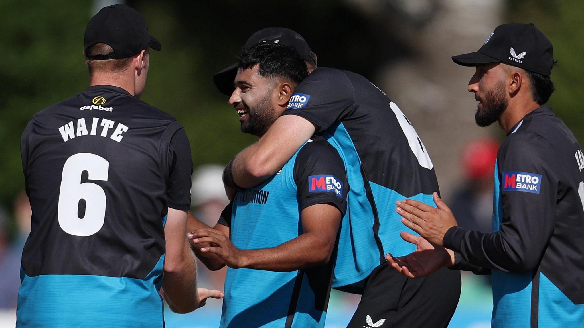 Khurram Shahzad takes a wicket for Worcestershire