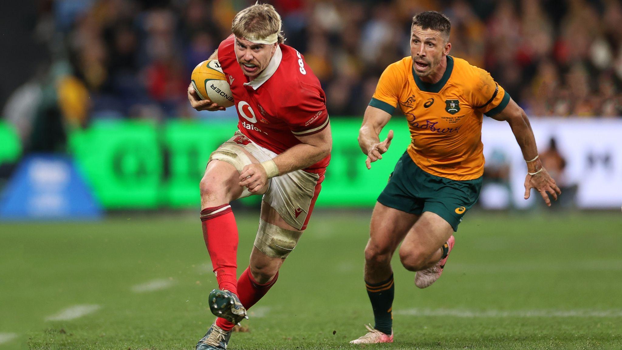 Aaron Wainwright of Wales makes a break against Australia