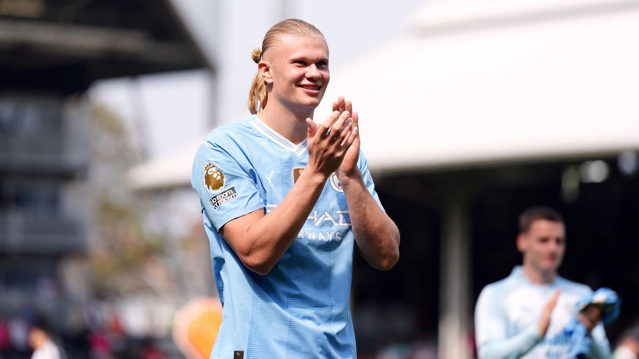 Erling Haaland clapping