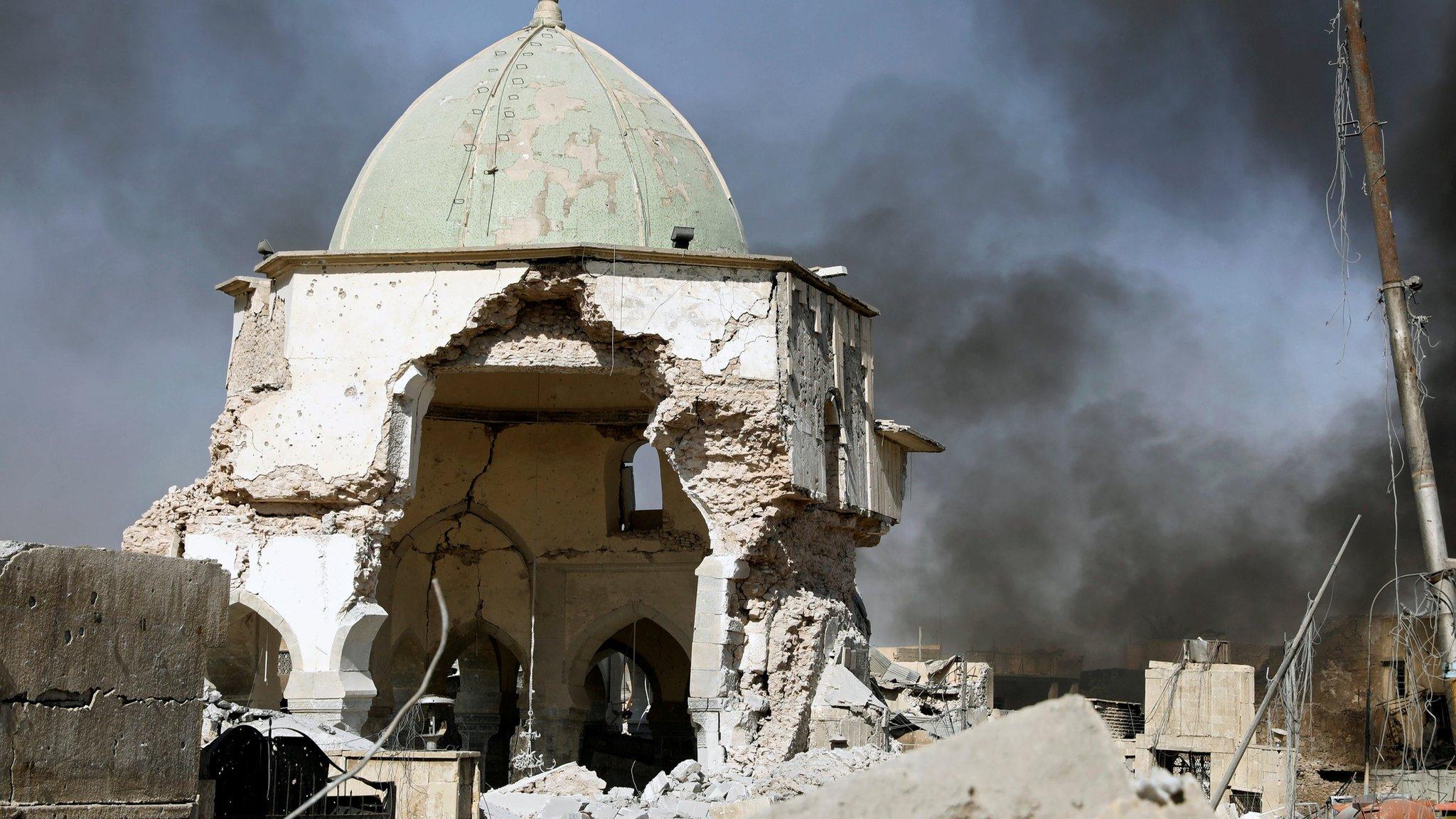 The remains of the destroyed Great Mosque of al-Nuri on the frontline in the Old City of Mosul, Iraq (29 June 2017)