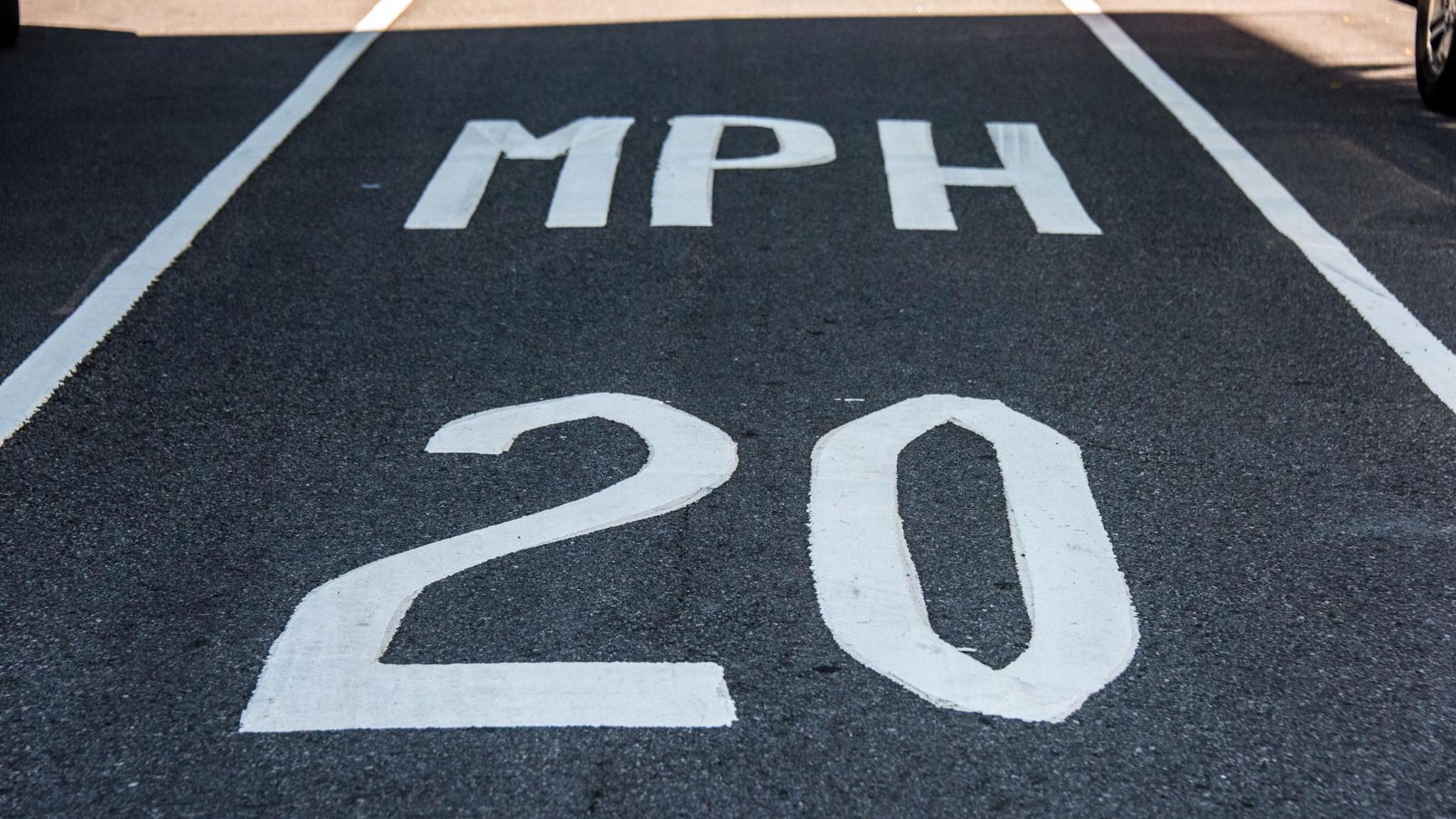 20msu air a pheantadh air rathad