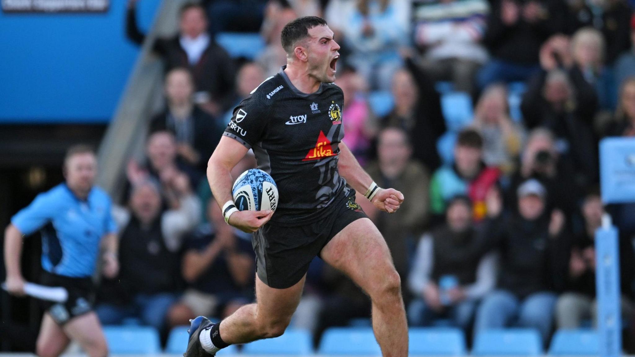 Will Rigg celebrates scoring a try against Harlequins