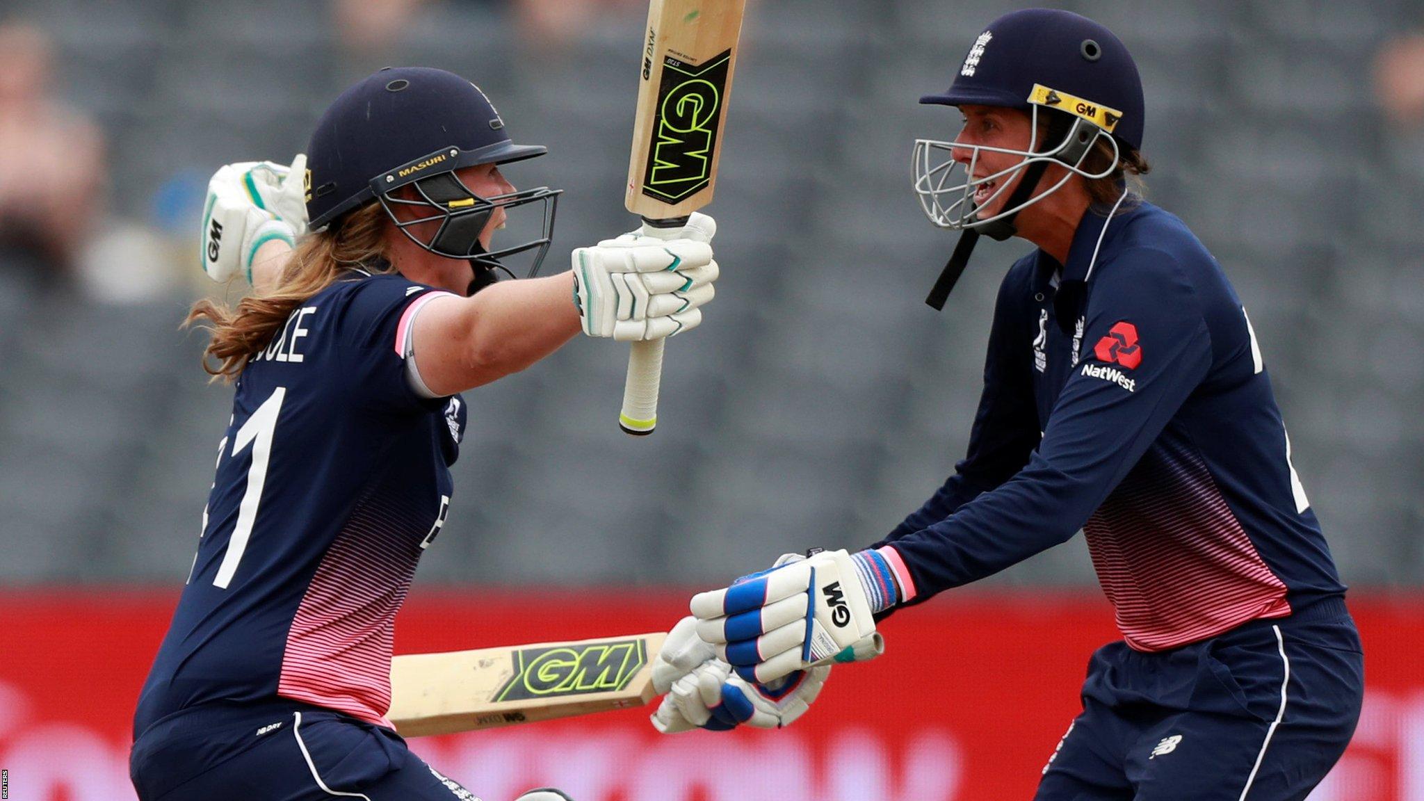 Anya Shrubsole and Jenny Gunn