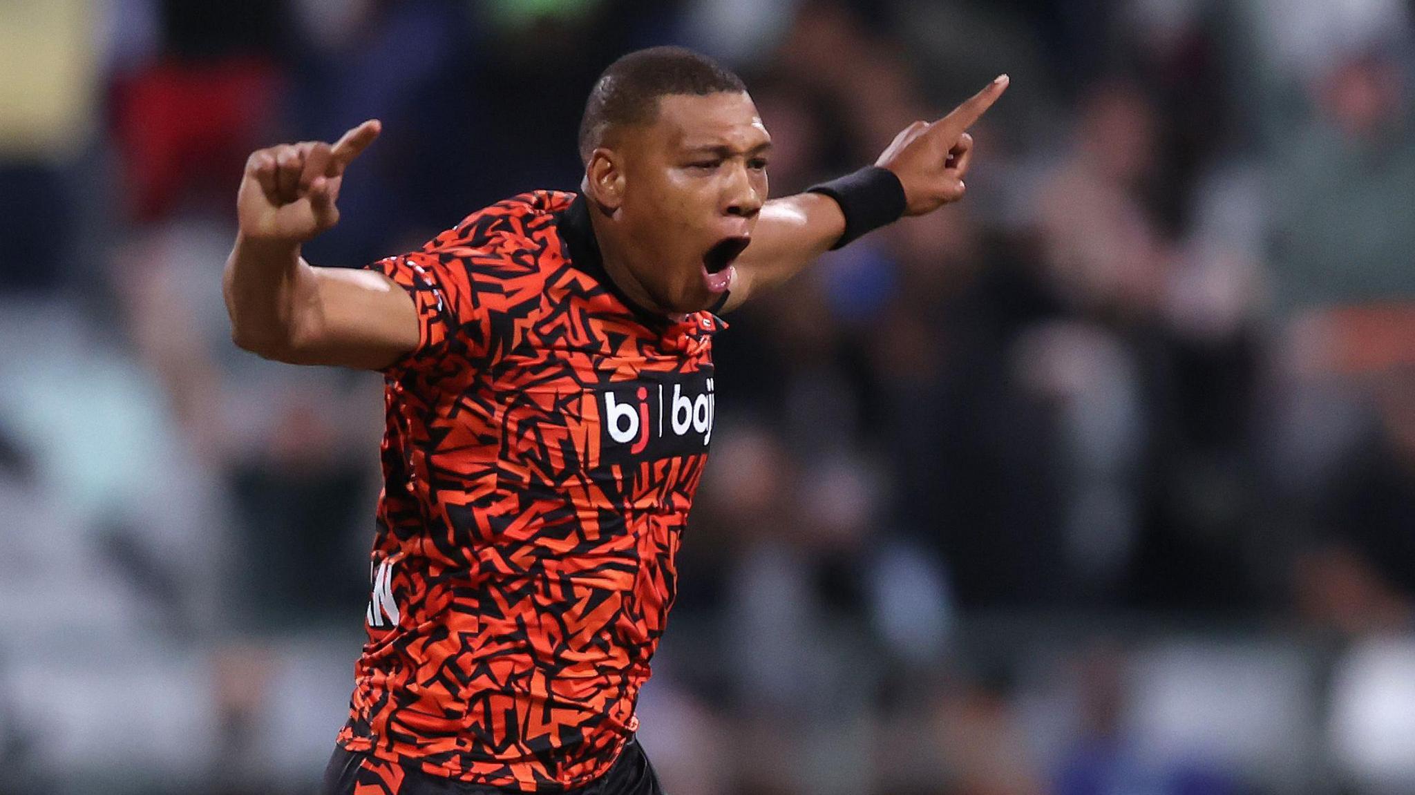 Ottniel Baartman of Sunrisers Eastern Cape celebrates getting Jon-Jon Smuts of Durban's Super Giants wicket