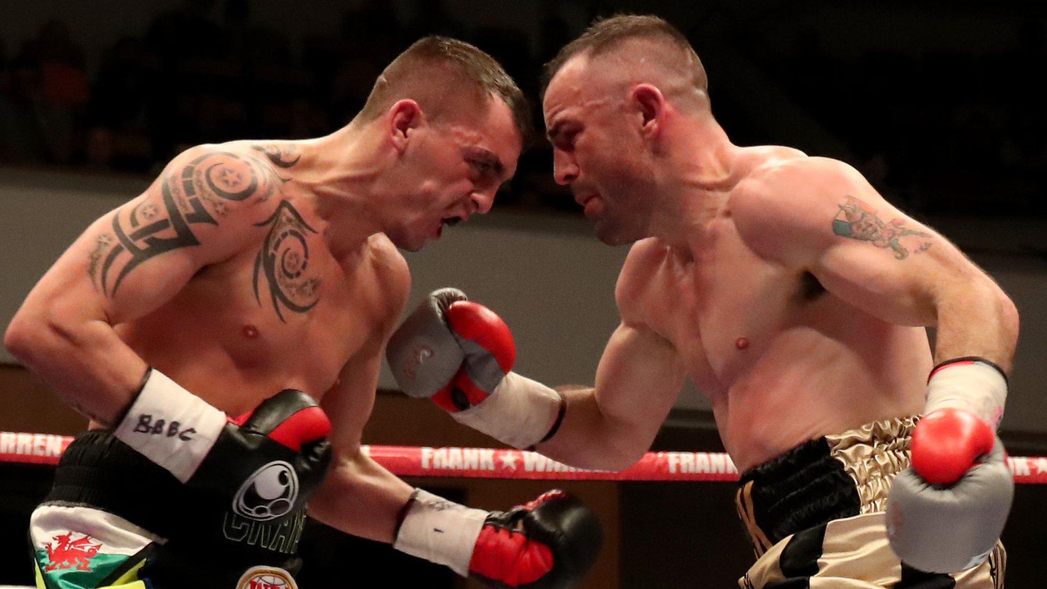 Craig Evans (left) in action against Stephen Ormond