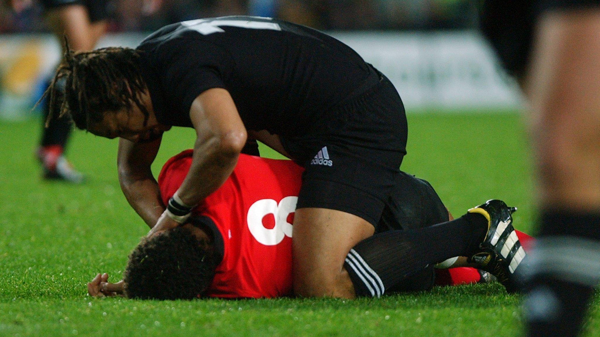 Tana Umaga helps Colin Charvis