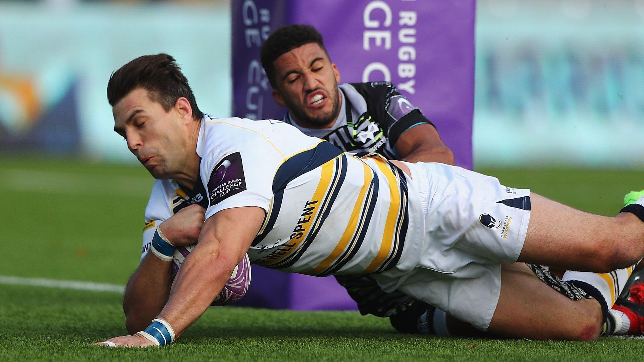 Wynand Olivier scoring for Worcester Warriors.