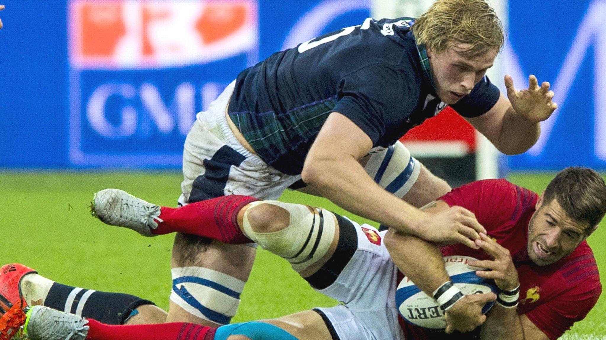 Jonny Gray tackles France's Scott Spedding