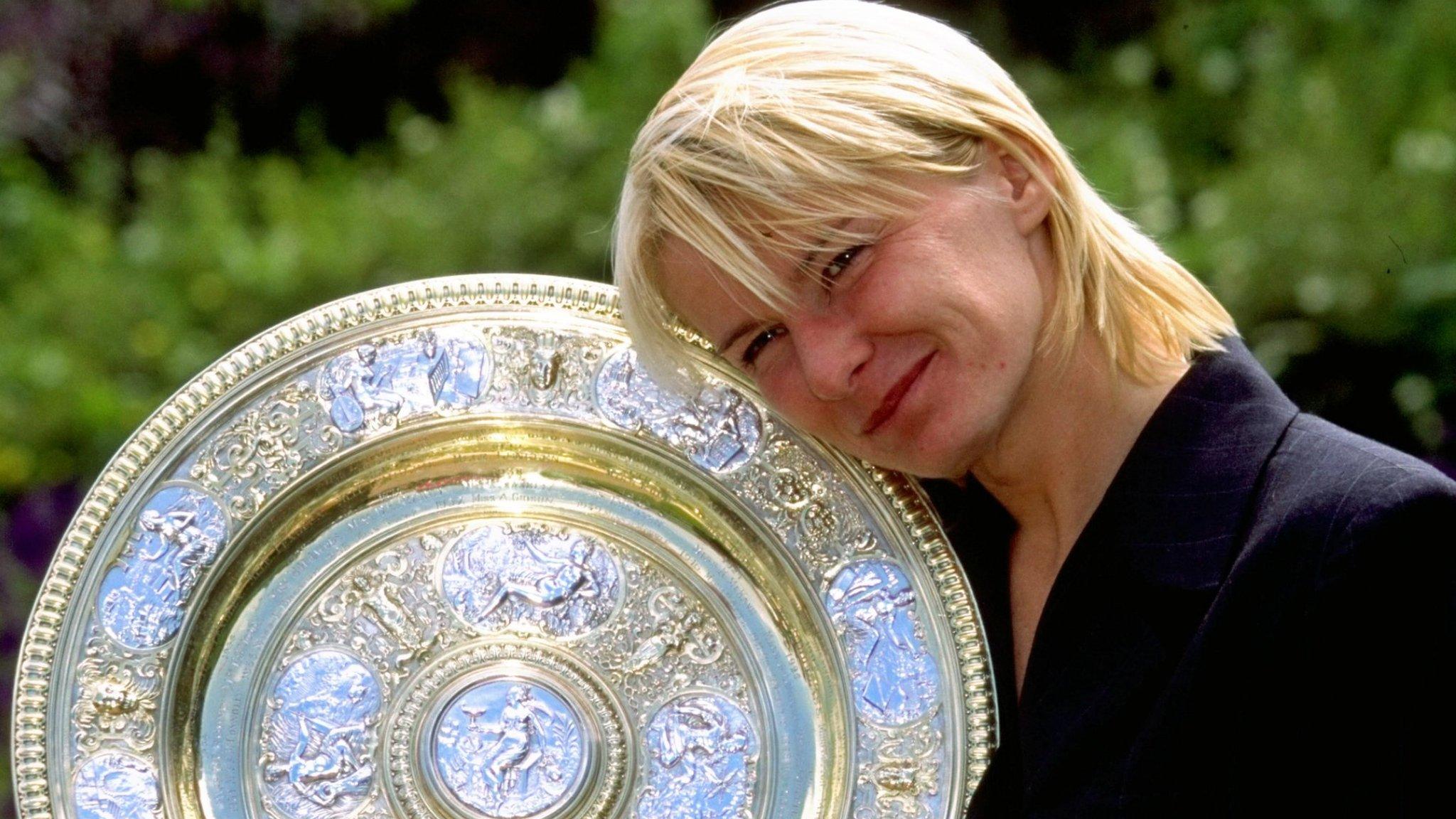 Jana Novotna with the 1998 Wimbledon trophy