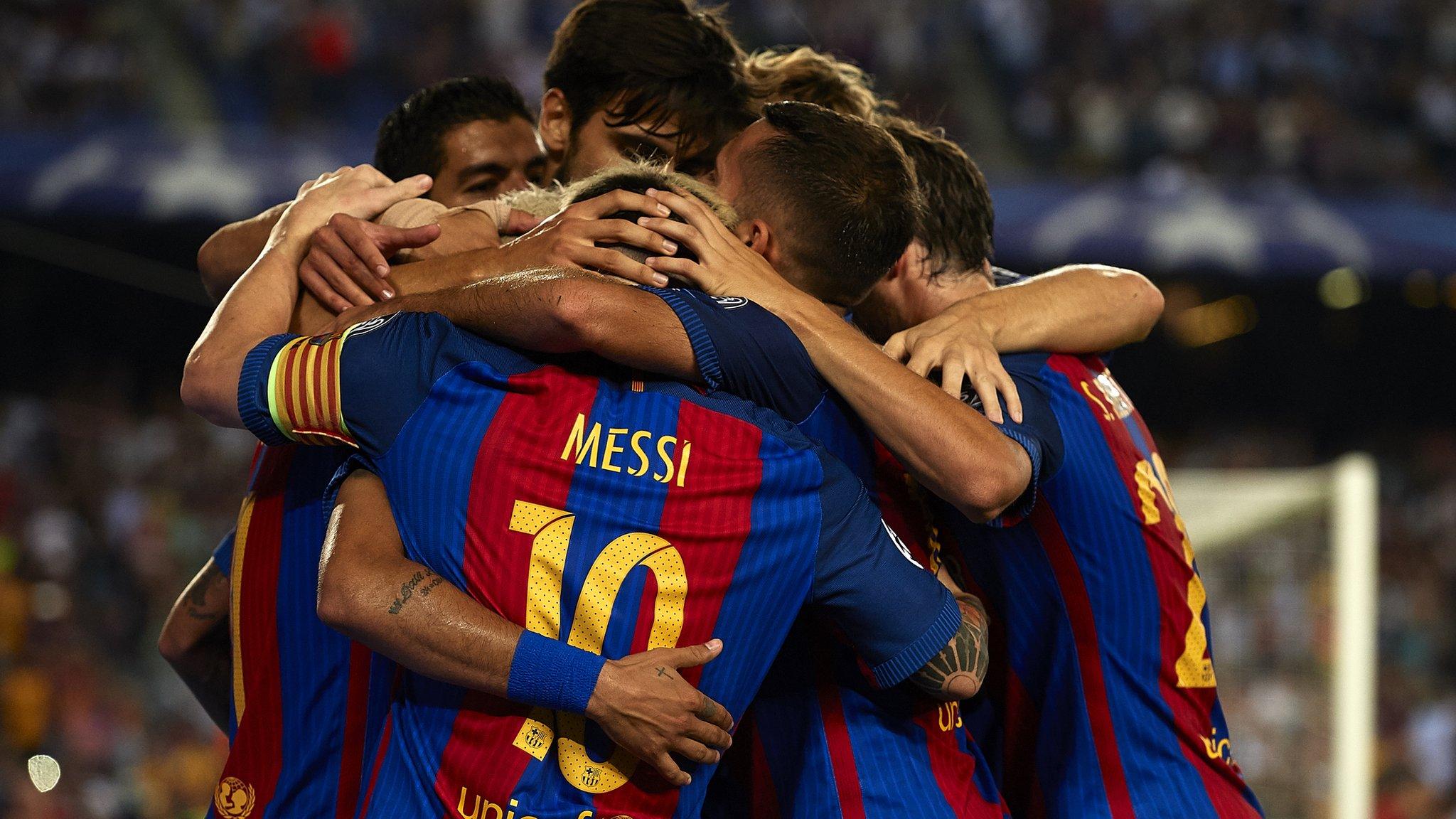 Lionel Messi and Barca team-mates celebrates