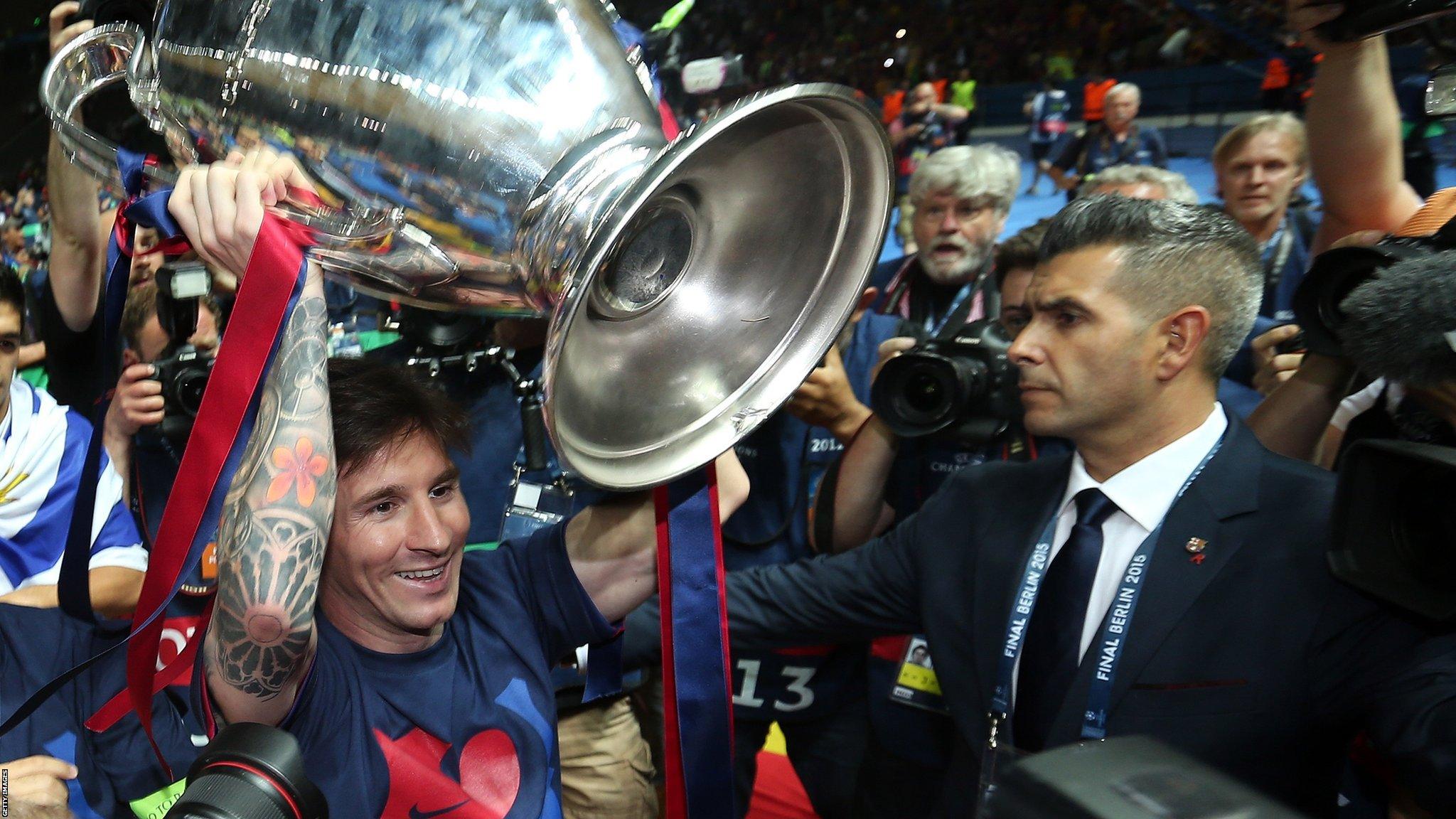 Lionel Messi lifting the 2015 Champions League trophy