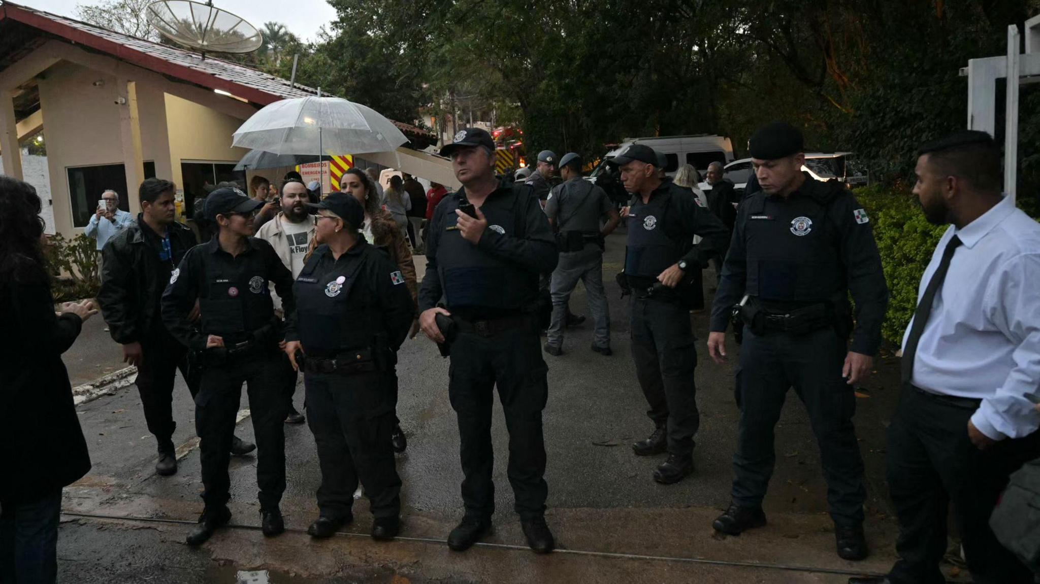 A crisis office, with representatives from security and rescue forces of the São Paulo government, among other state officials has been created to monitor and assist.