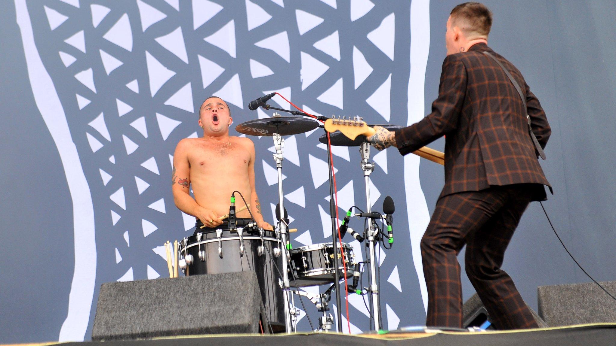 Slaves perform at Reading 2016