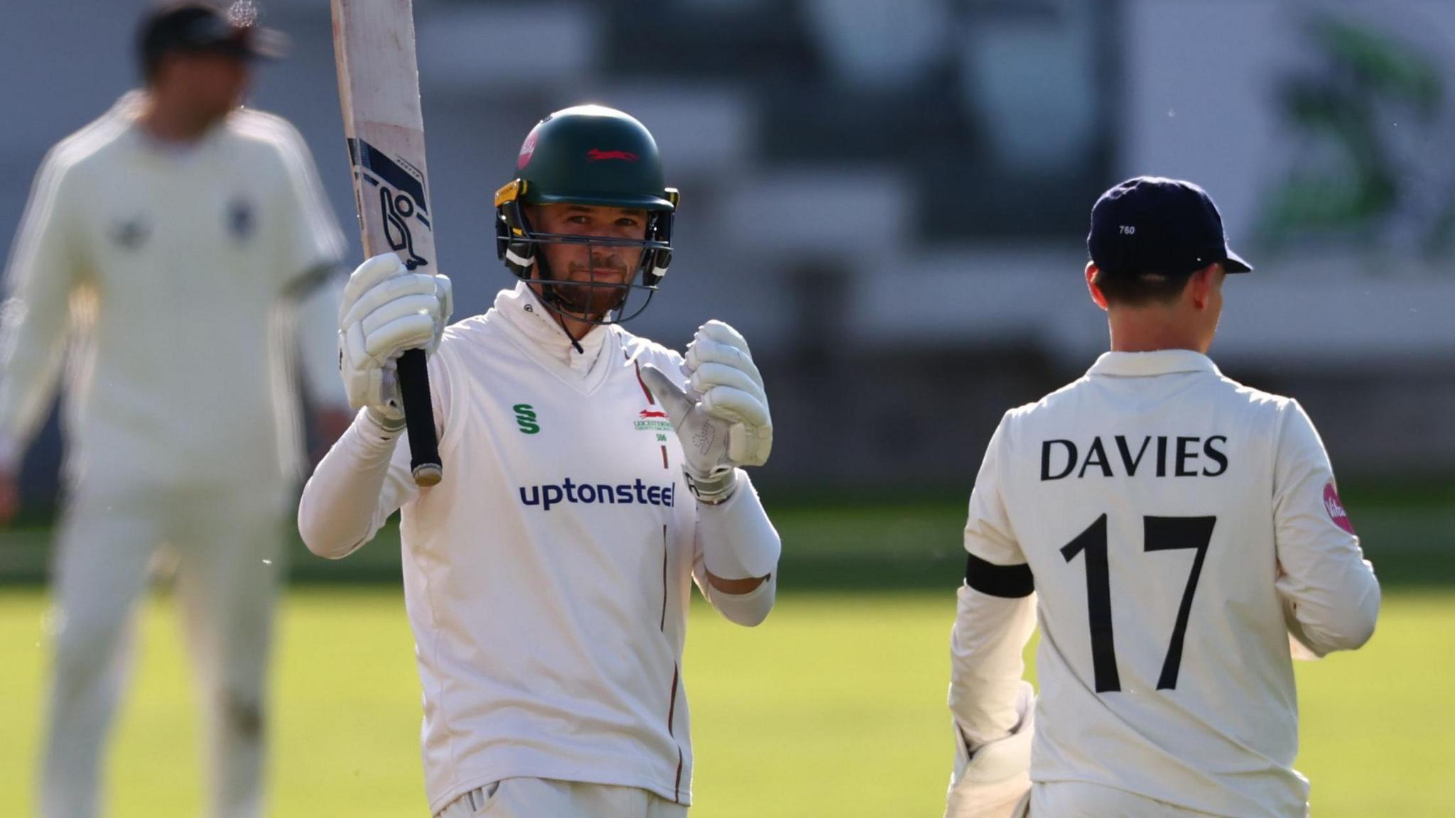 Peter Handscomb reaches his hundred at Lord's