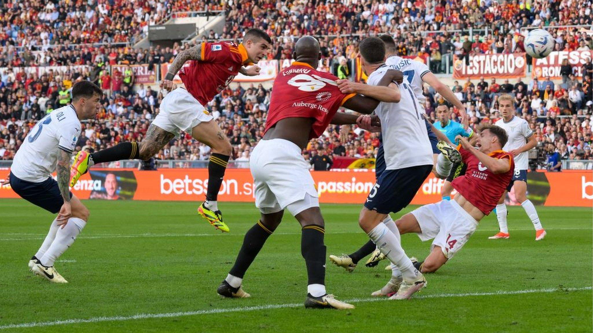 Gianluca Mancini scoring for Roma