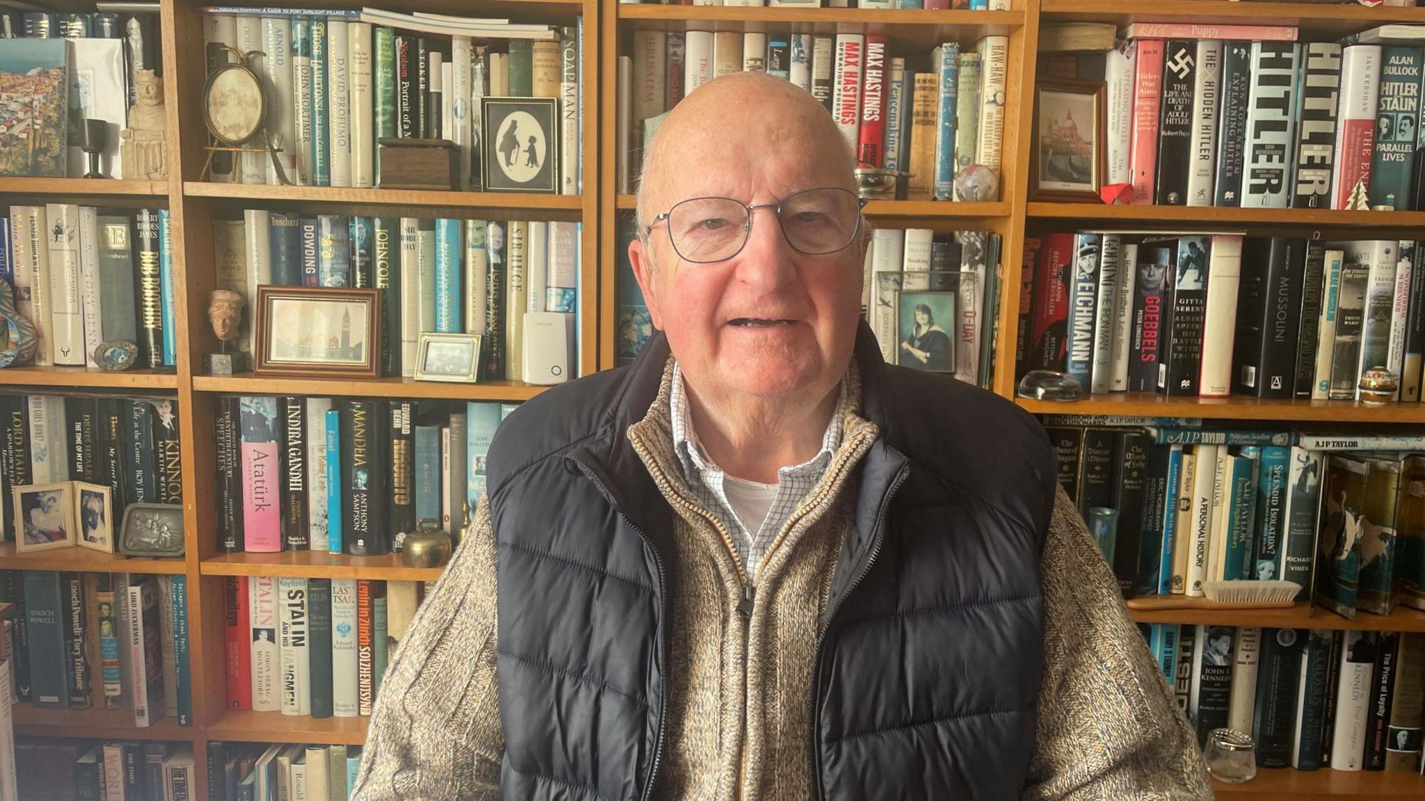 Sandy MacMhathain