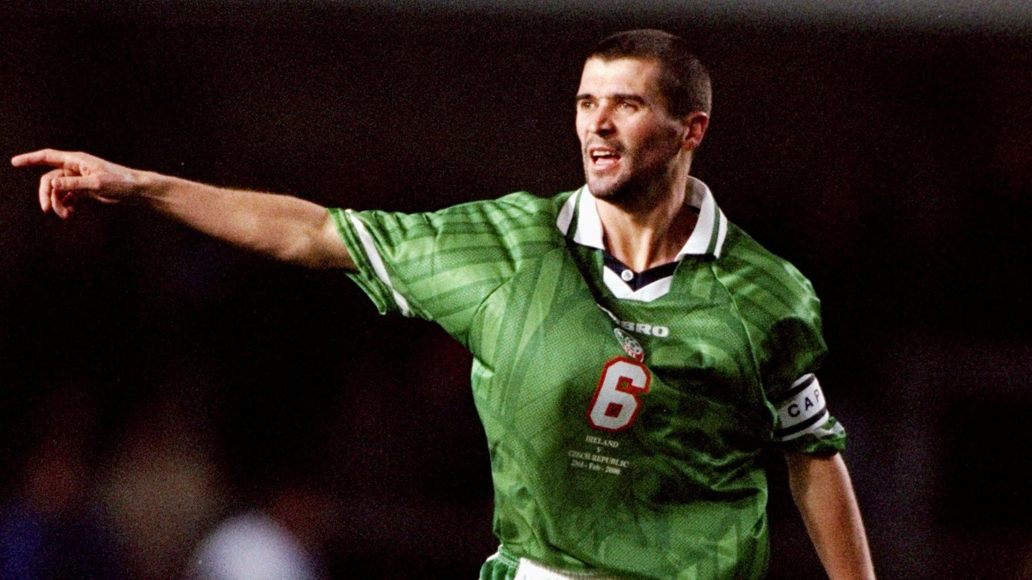 Roy Keane playing for Ireland in 2000