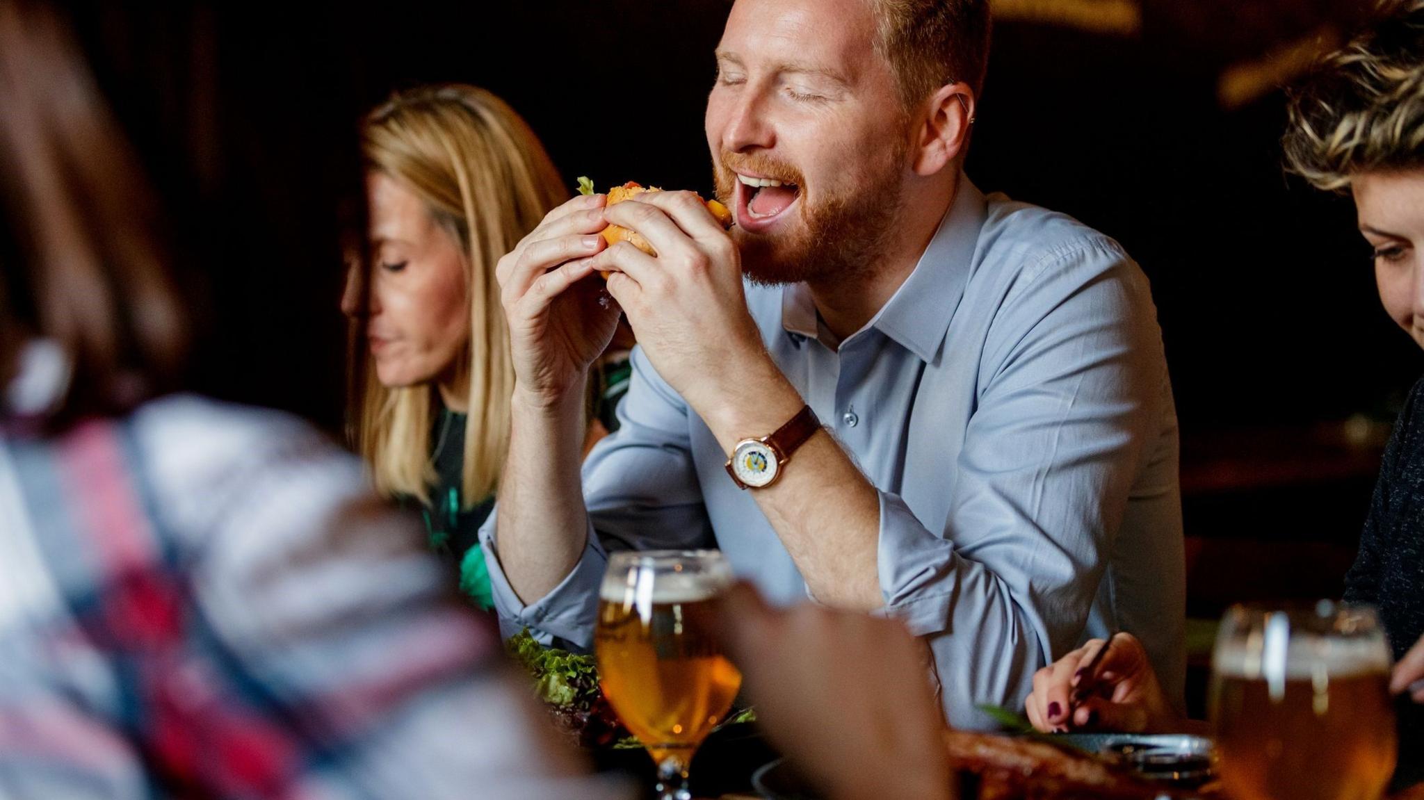 People eating in a pub