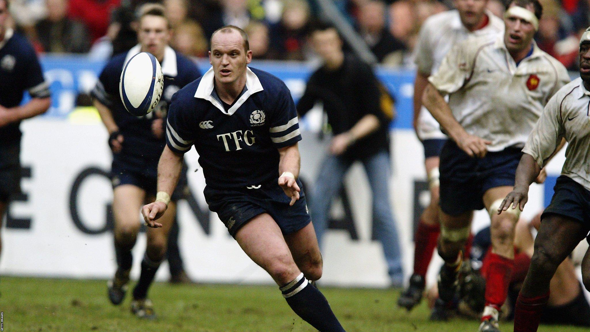 Gregor Townsend in action against France in Paris in 2003