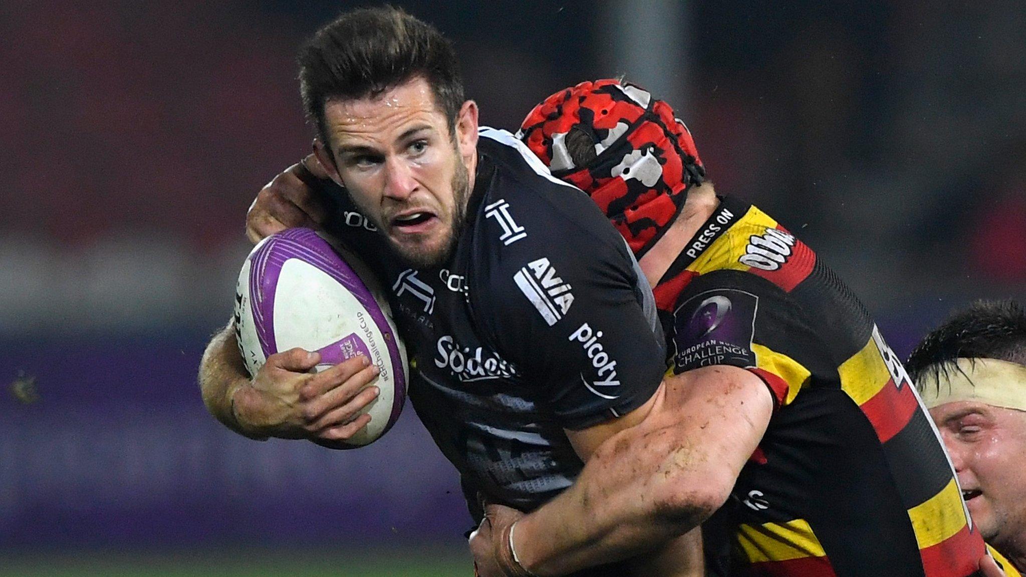 La Rochelle fly-half Zack Holmes in action against Gloucester