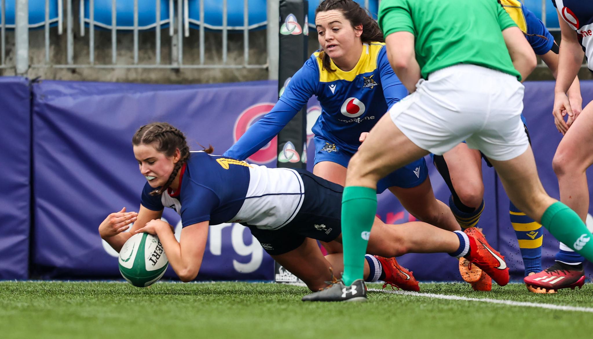 Katie Corrigan scores a try