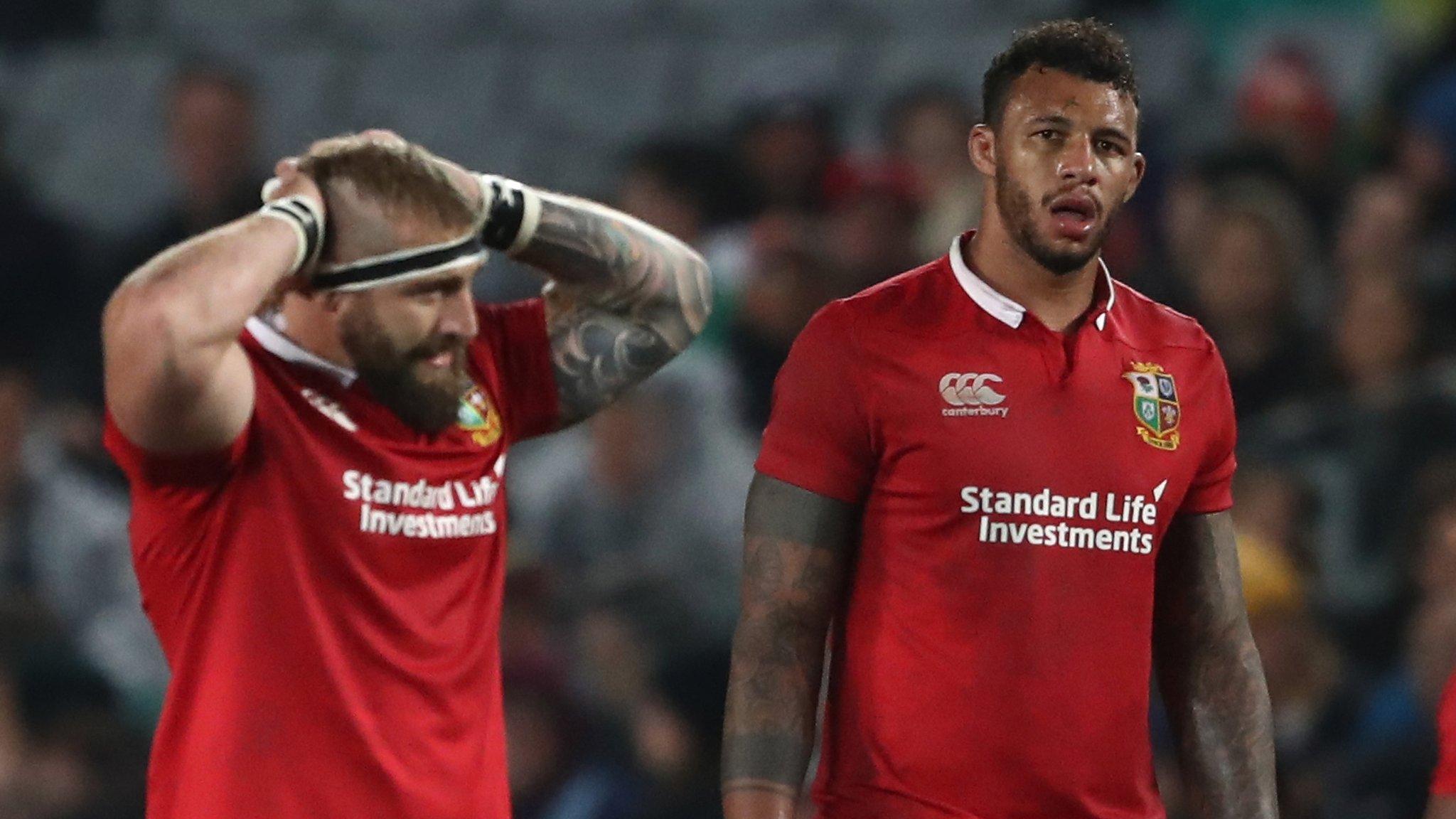 Courtney Lawes looks dejected