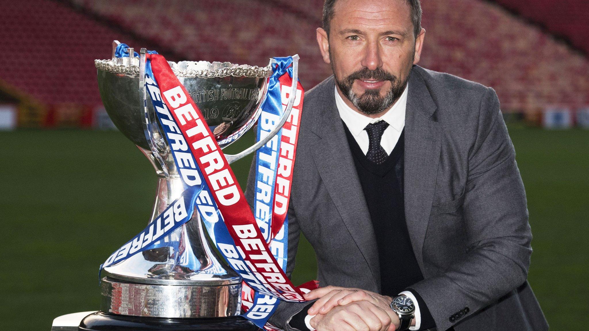 Aberdeen manager Derek McInnes with the Scottish League Cup