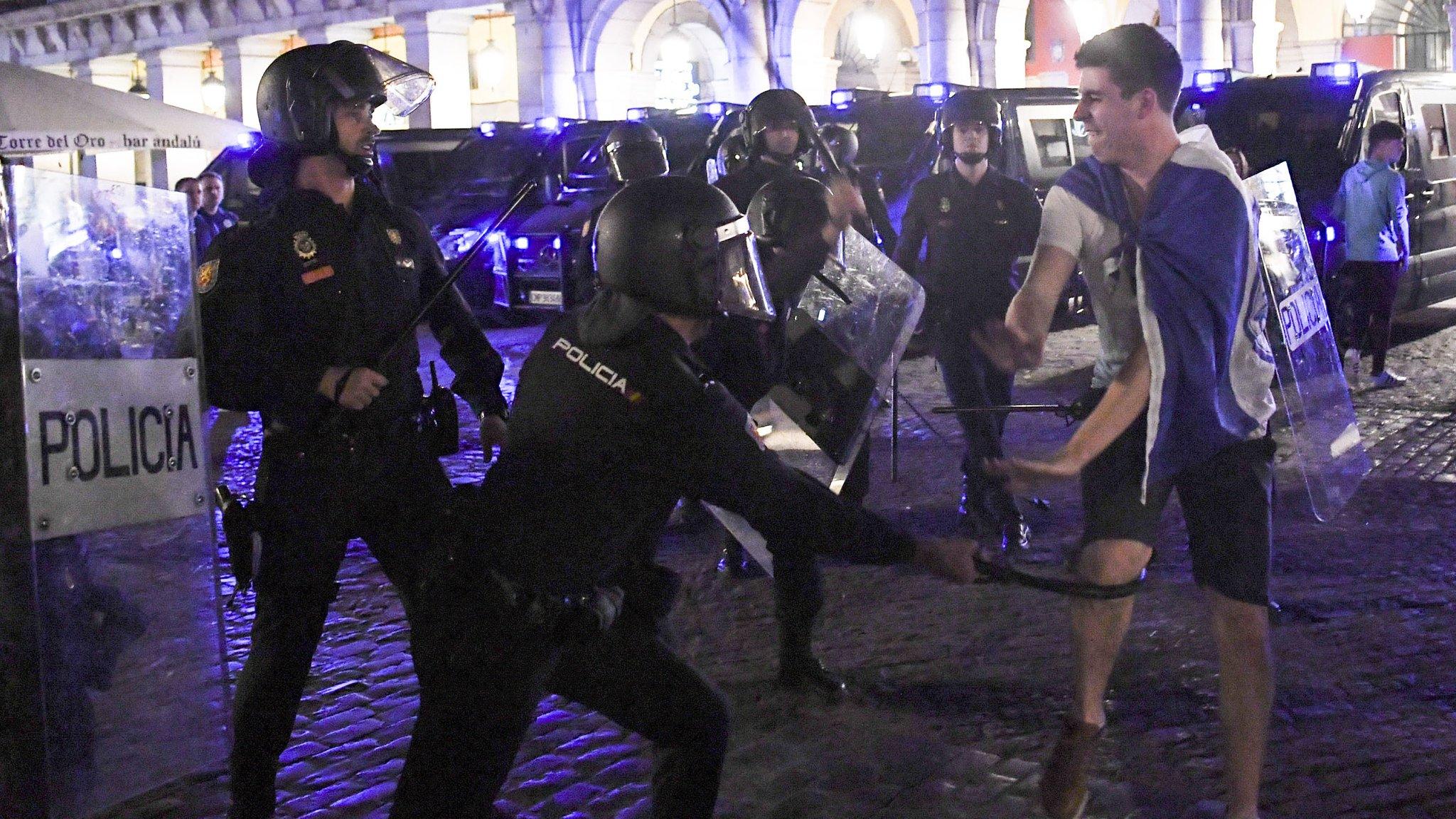 Police and Leicester City fans in the Plaza Mayor