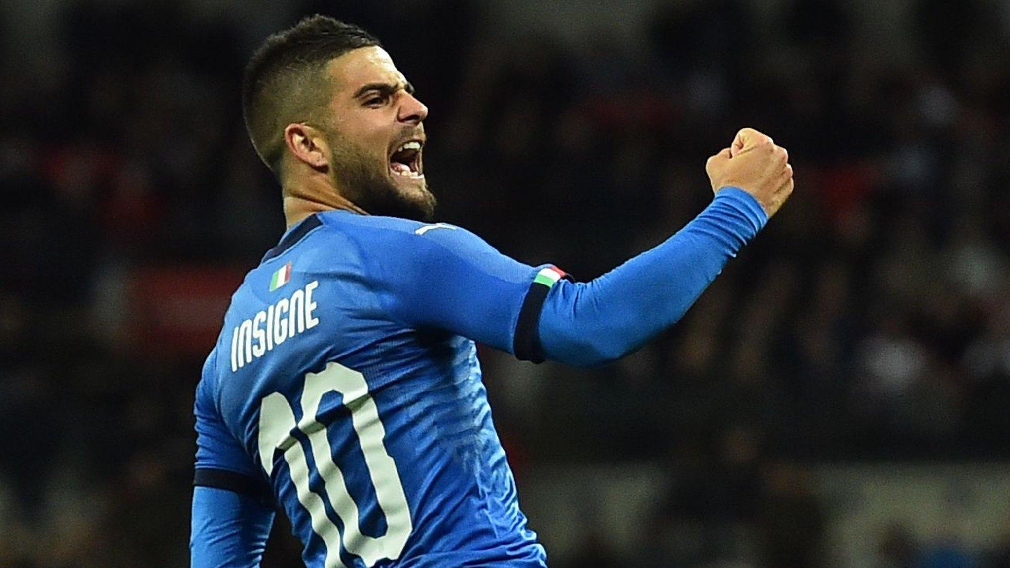 Lorenzo Insigne celebrates