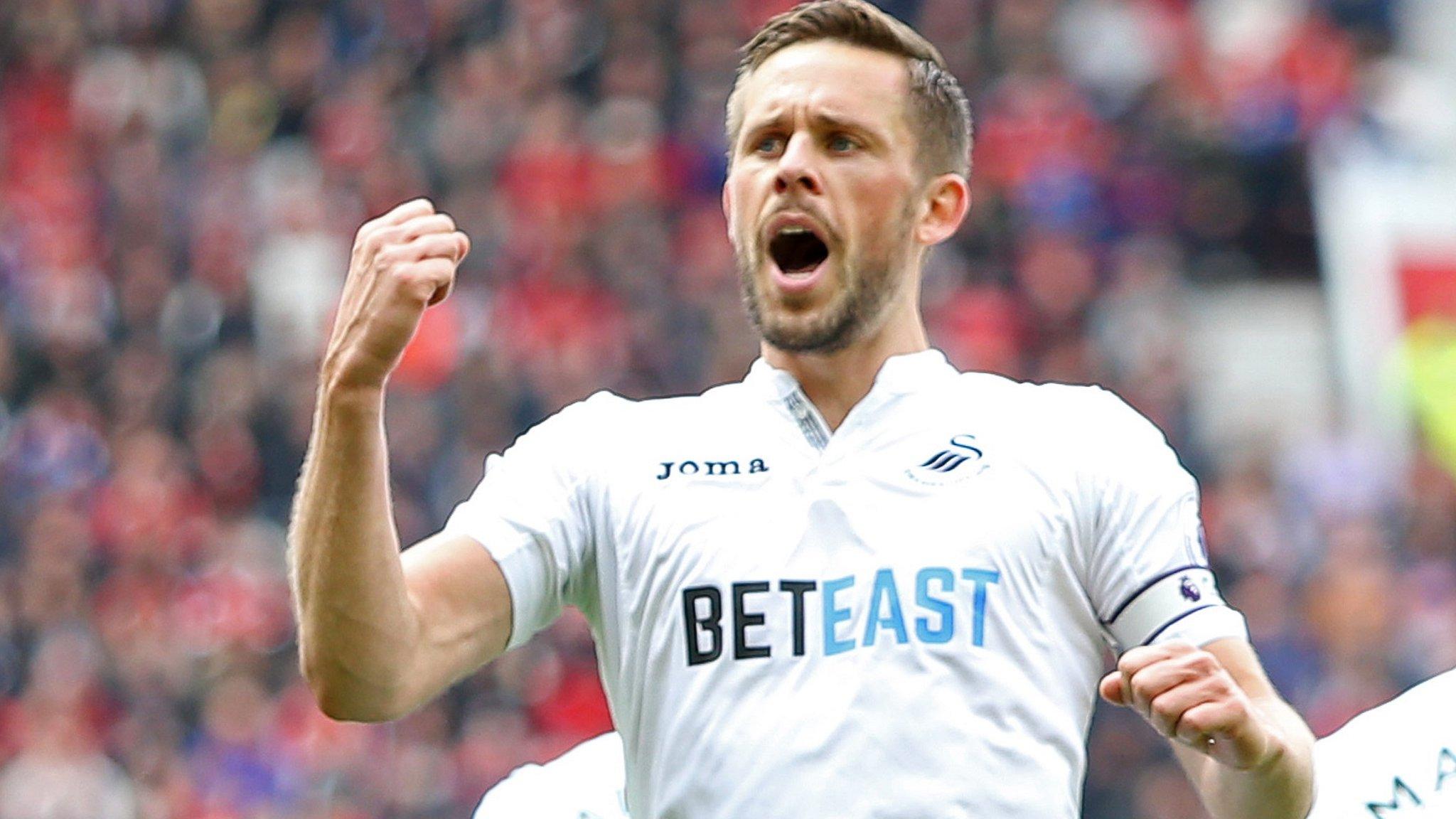 Gylfi Sigurdsson celebrates his goal against Manchester United