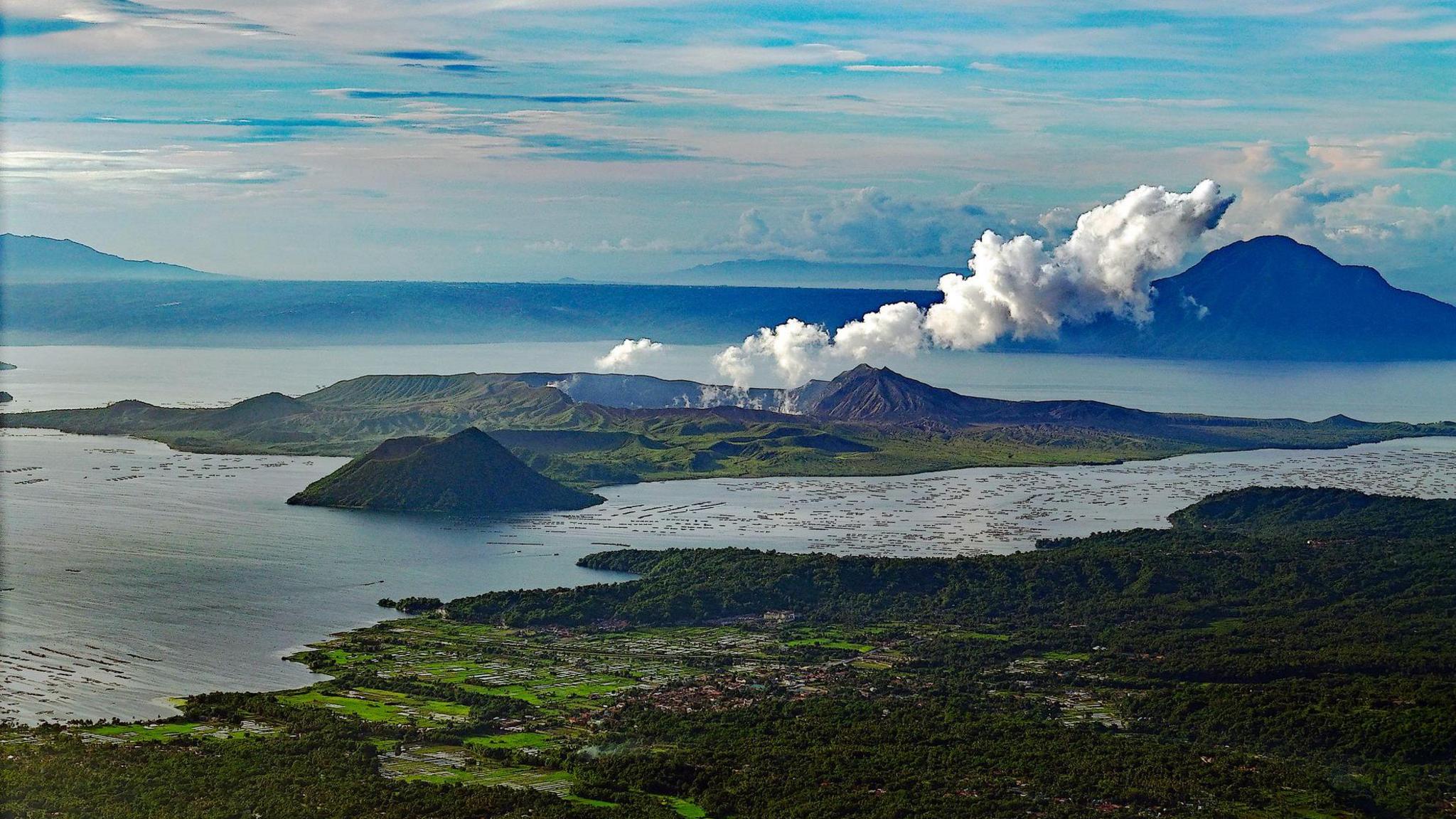 Wide photo of Taal Lake in Batangas, Philippines