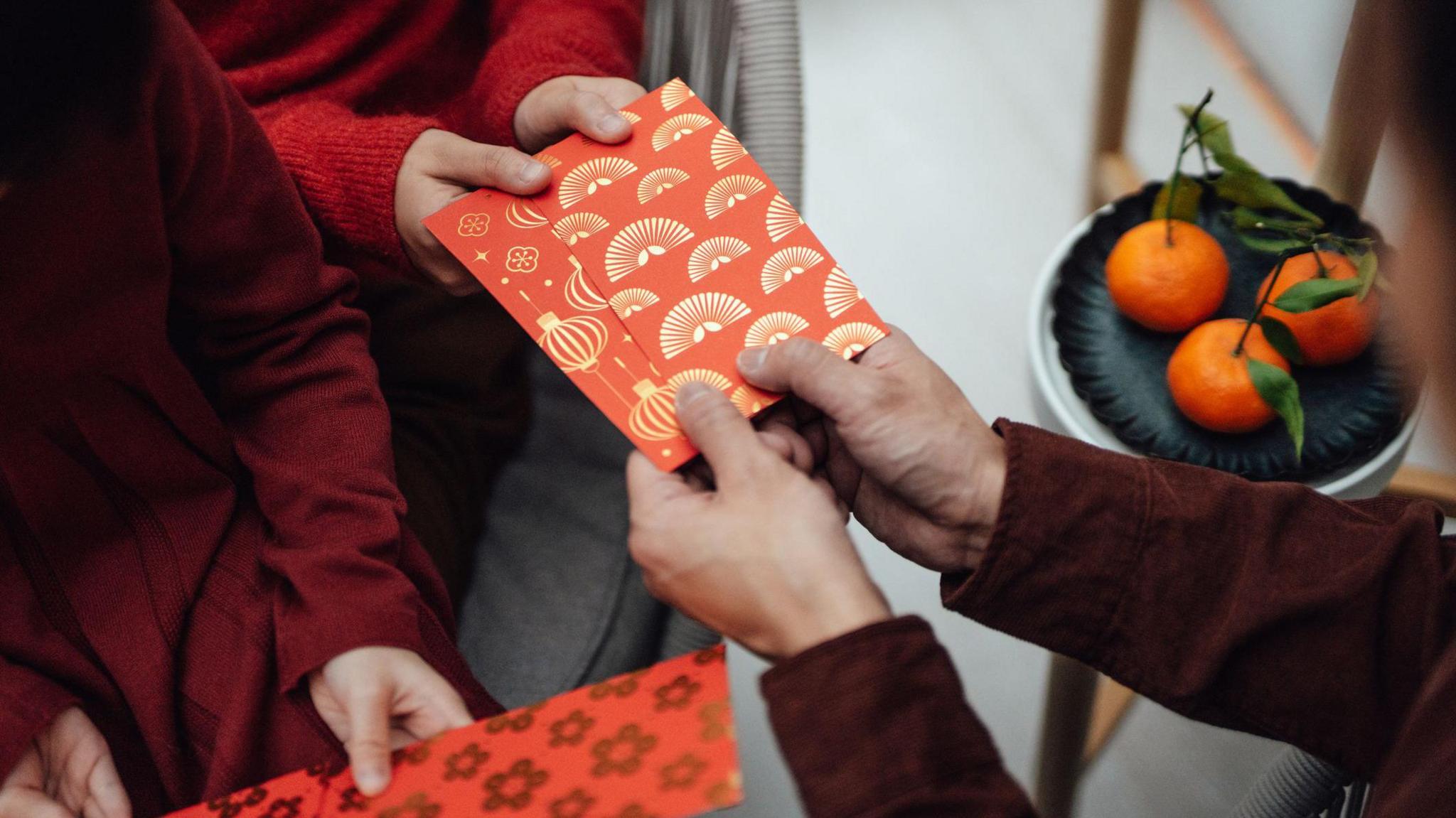giving and receiving of red envelopes