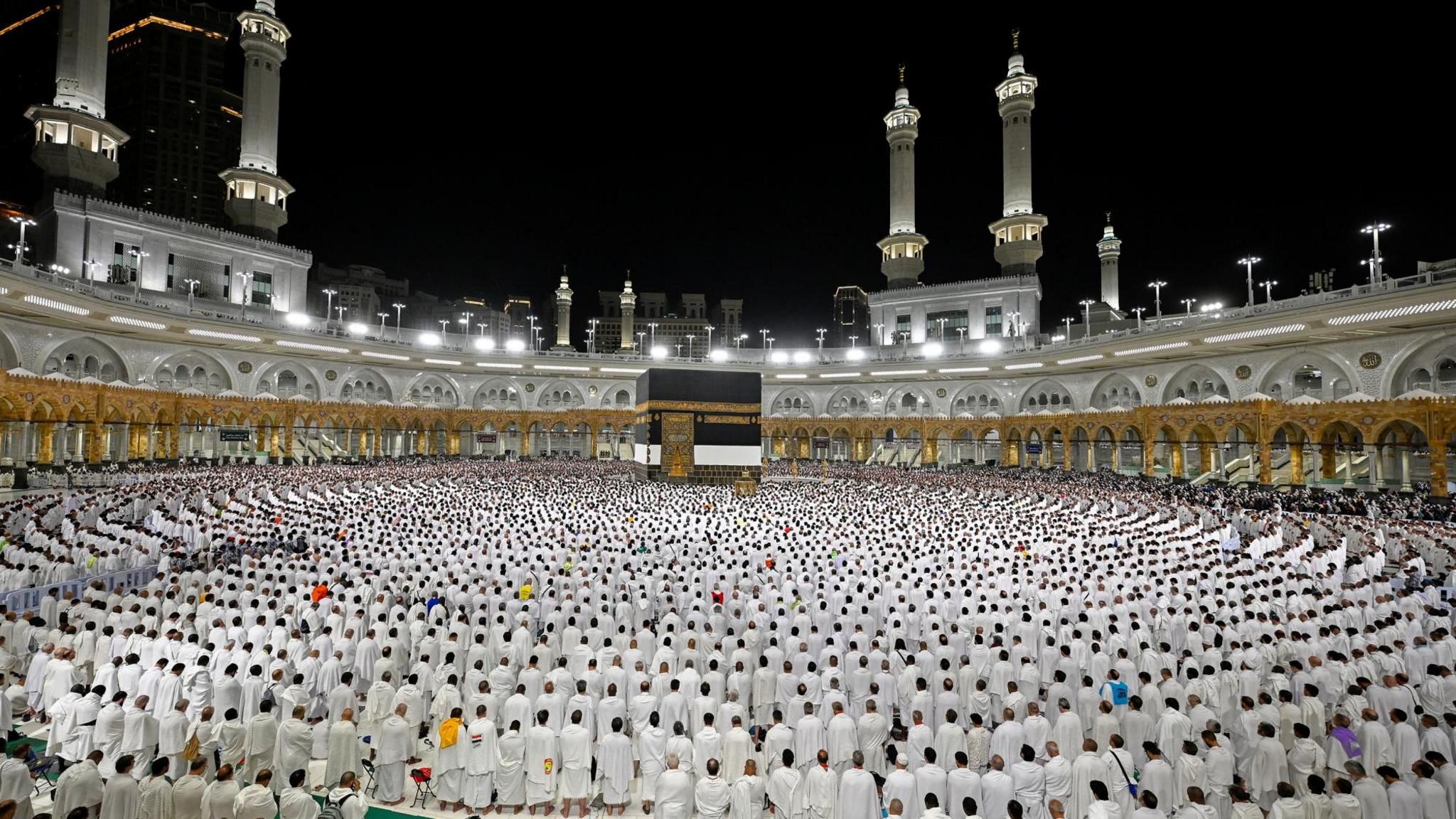 Muslims perform morning prayers in Mecca's Grand Mosque (3 June 2025)