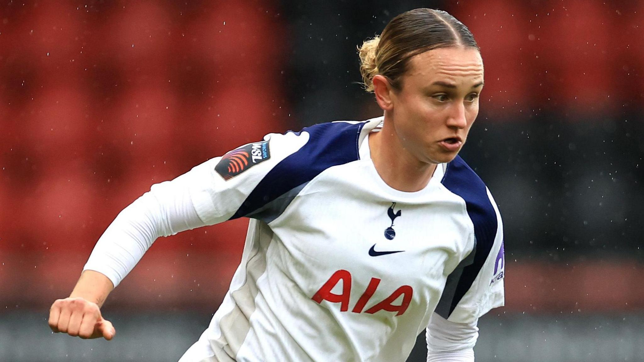 Martha Thomas playing for Tottenham Hotspur
