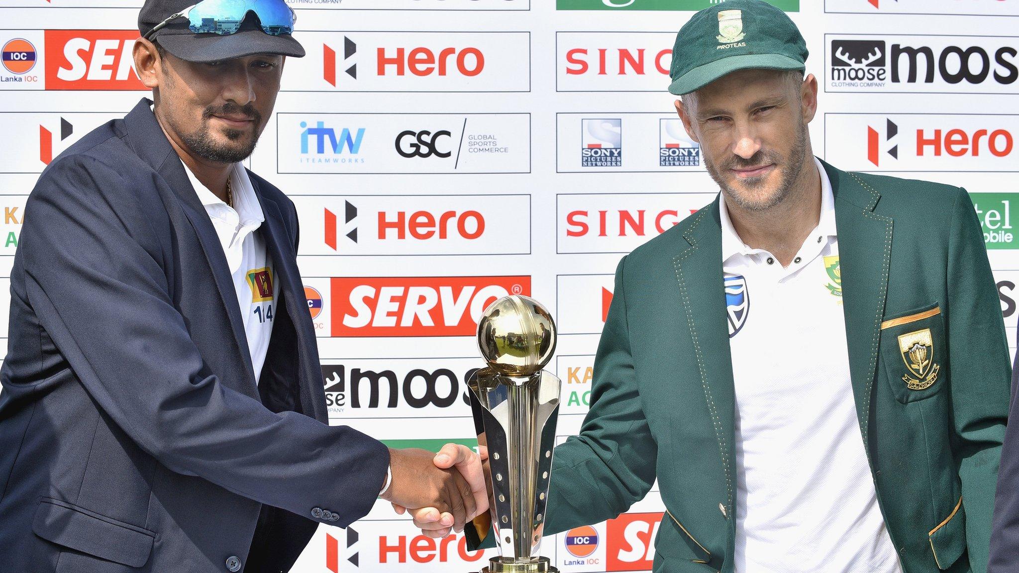 Captains Suranga Lakmal and Faf du Plessis with the Test series trophy