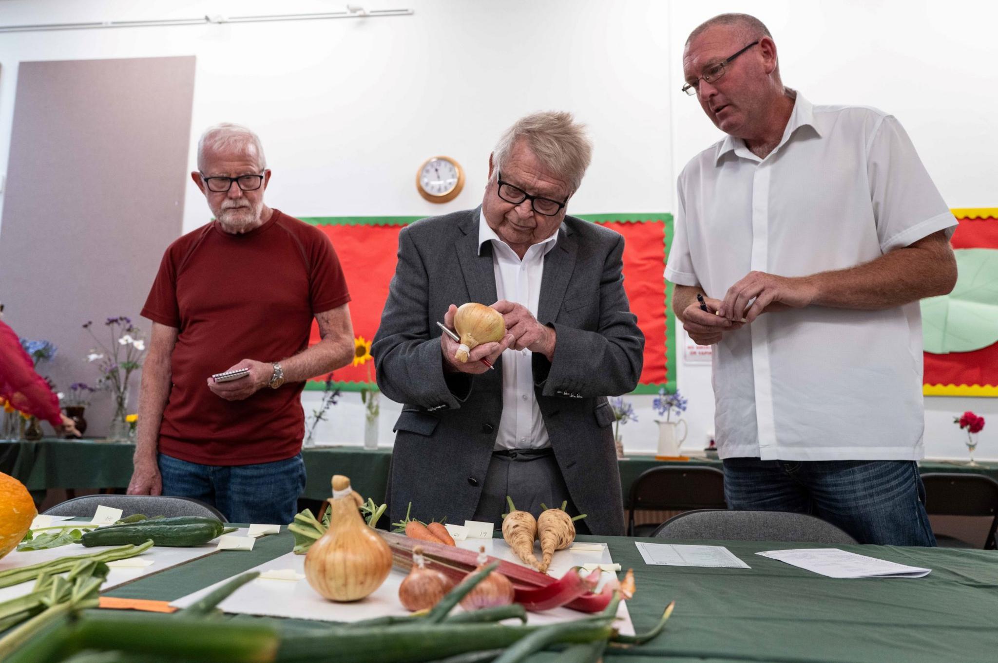 Ricky Hoskin judging the vegetables