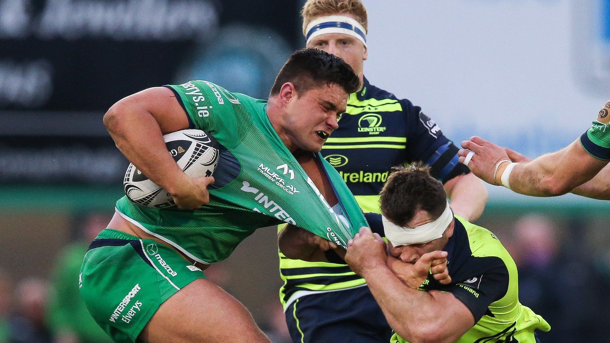 Connacht's Dave Heffernan has his shirt pulled by Leinster prop Cian Healy