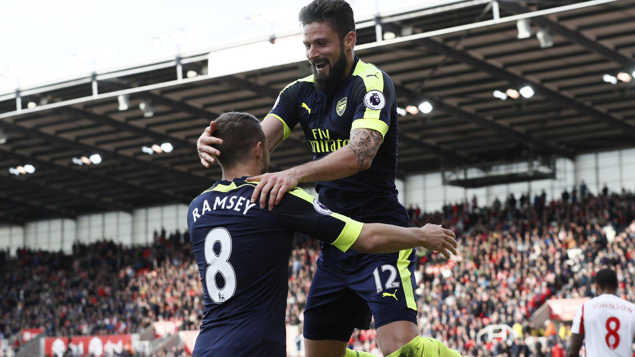 Giroud celebrates