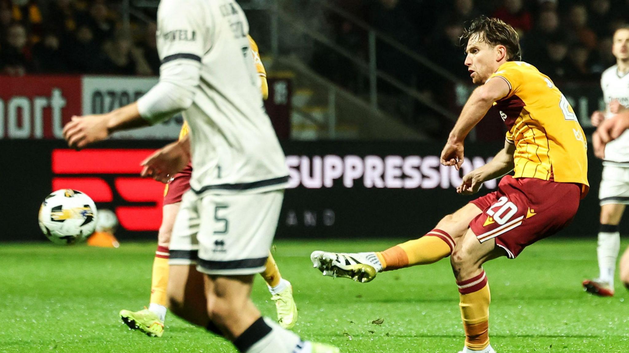 Elliot Watt curls home