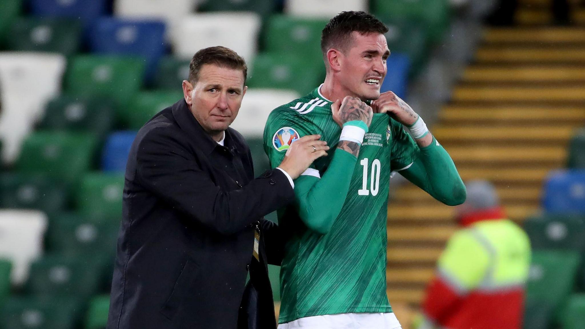 Ian Baraclough consoles Kyle Lafferty