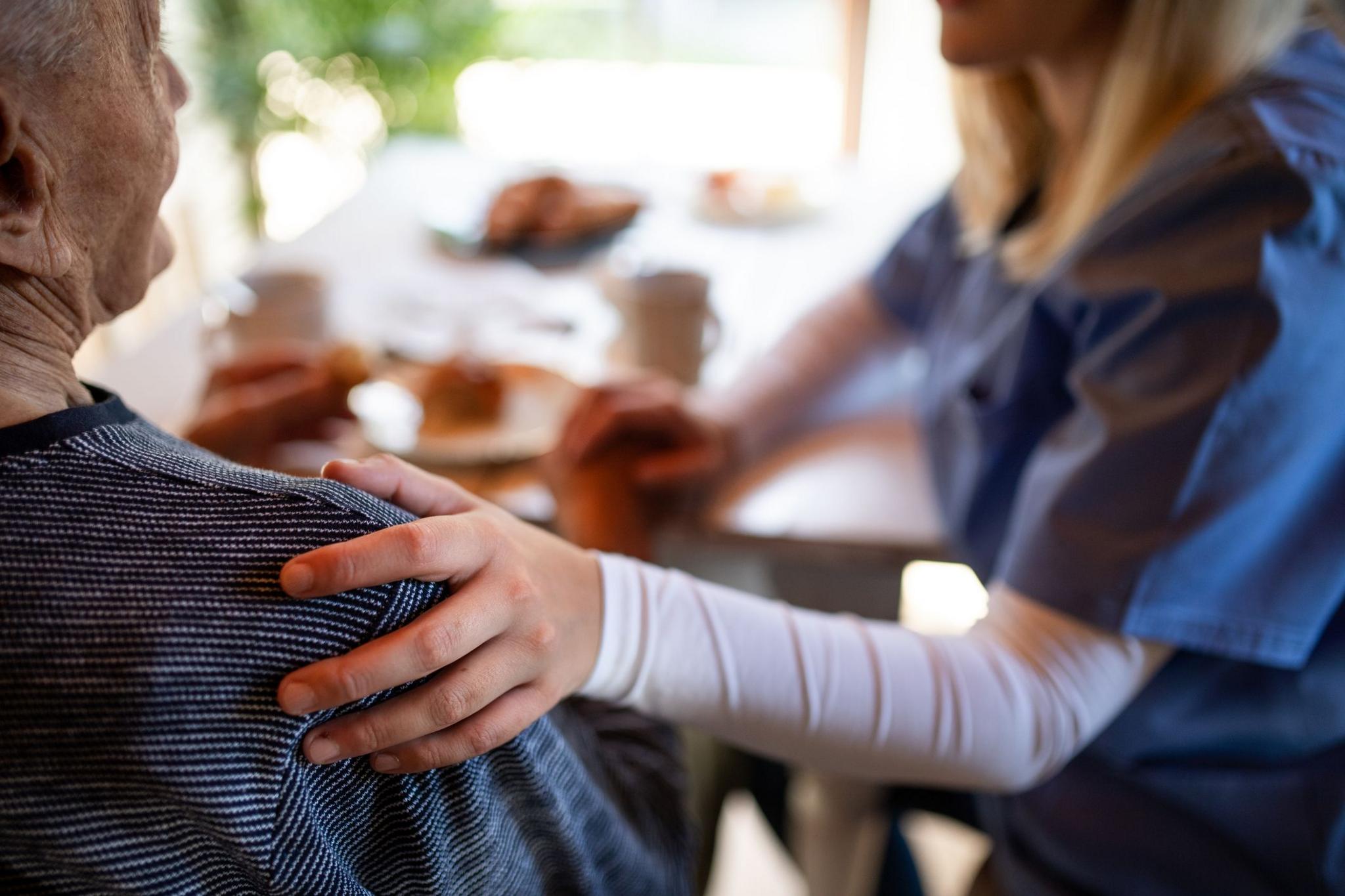 Nurs le a làmh air gualann seann duine