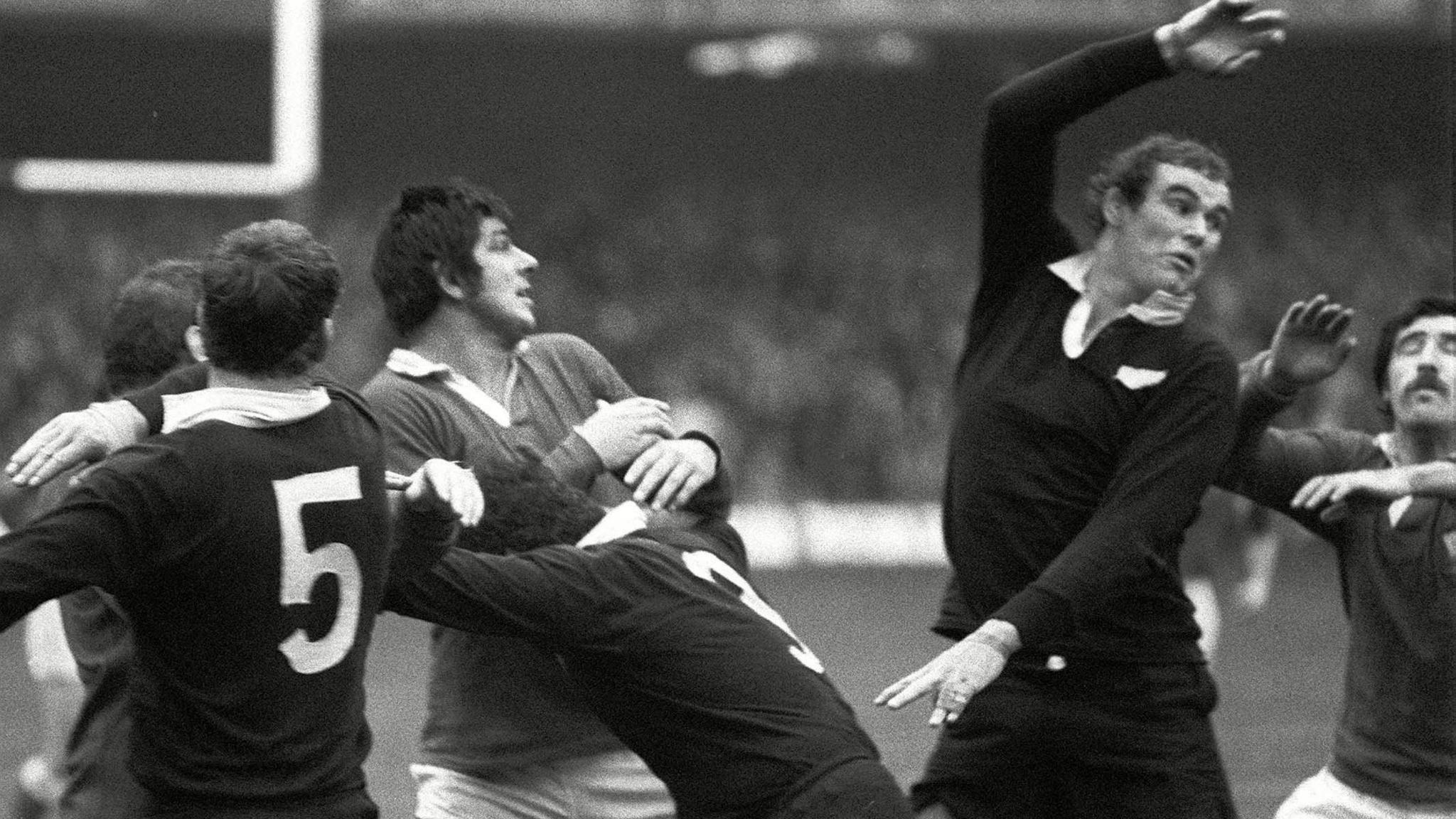 Andy Haden (All Blacks) in the line out Wales v New Zealand 11/11/1978 Cardiff Arms Park