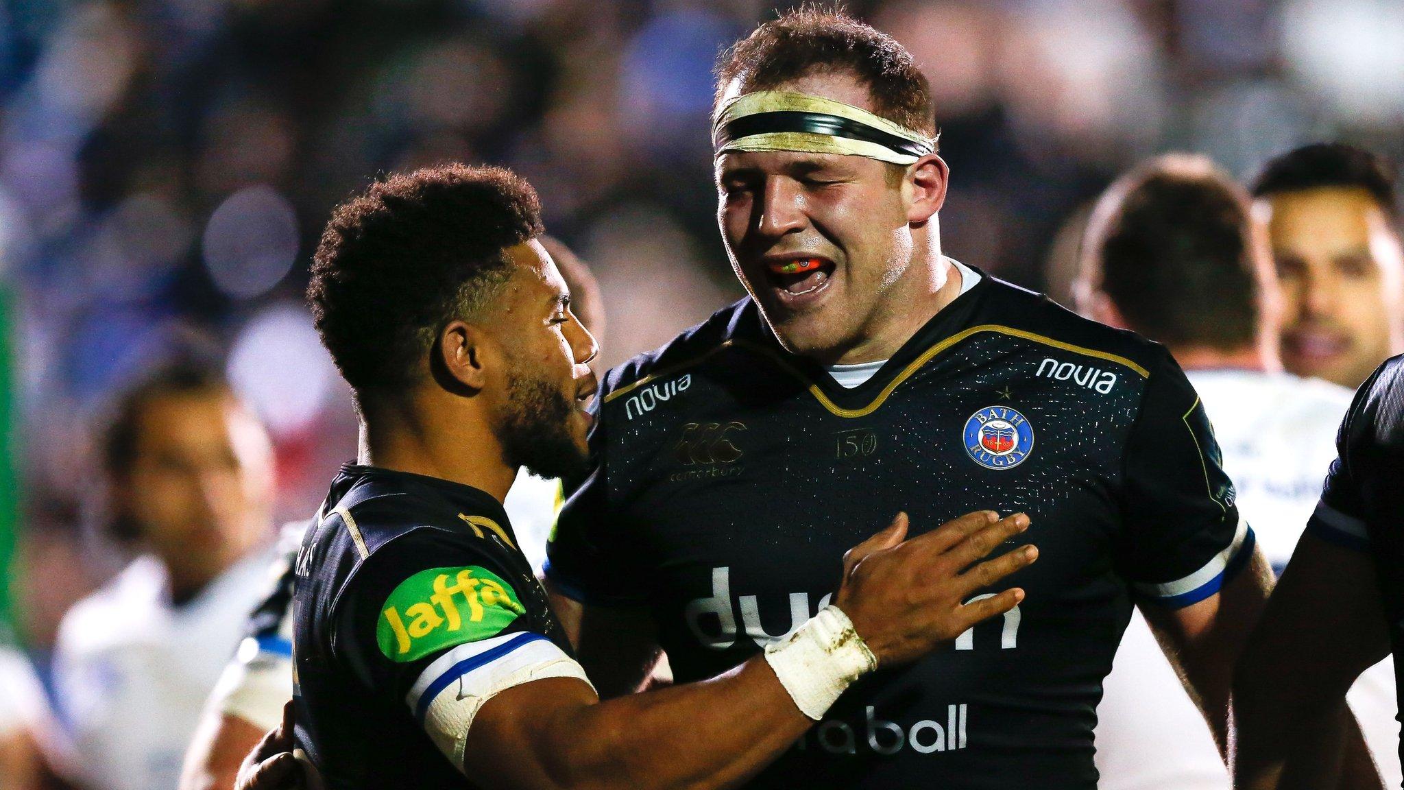 Kyle Eastmond congratulates tight-head Henry Thomas after Bath are awarded a penalty try