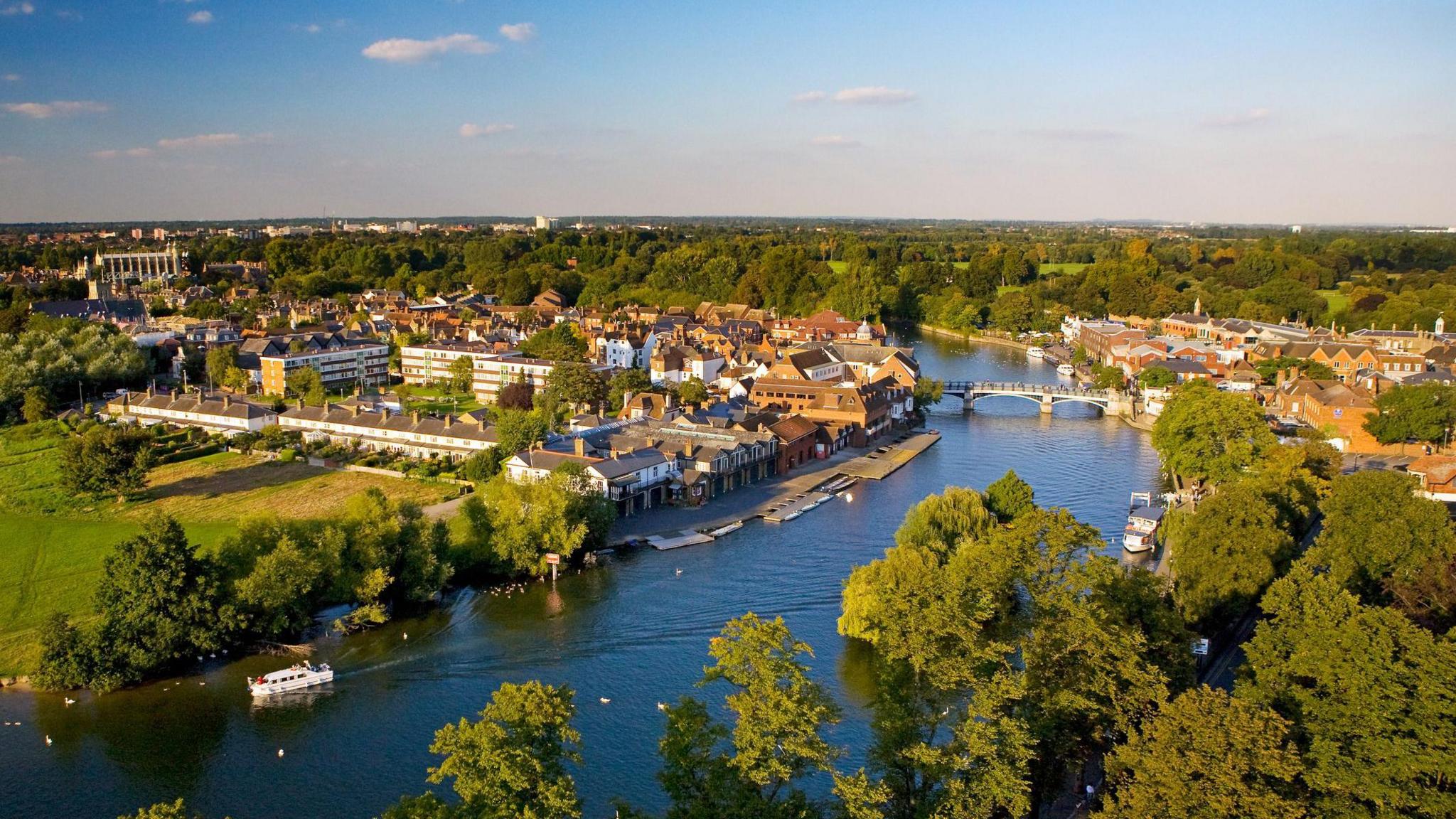 View of the river Thames with Eton and Eton College on the left bank and Windsor on the right.