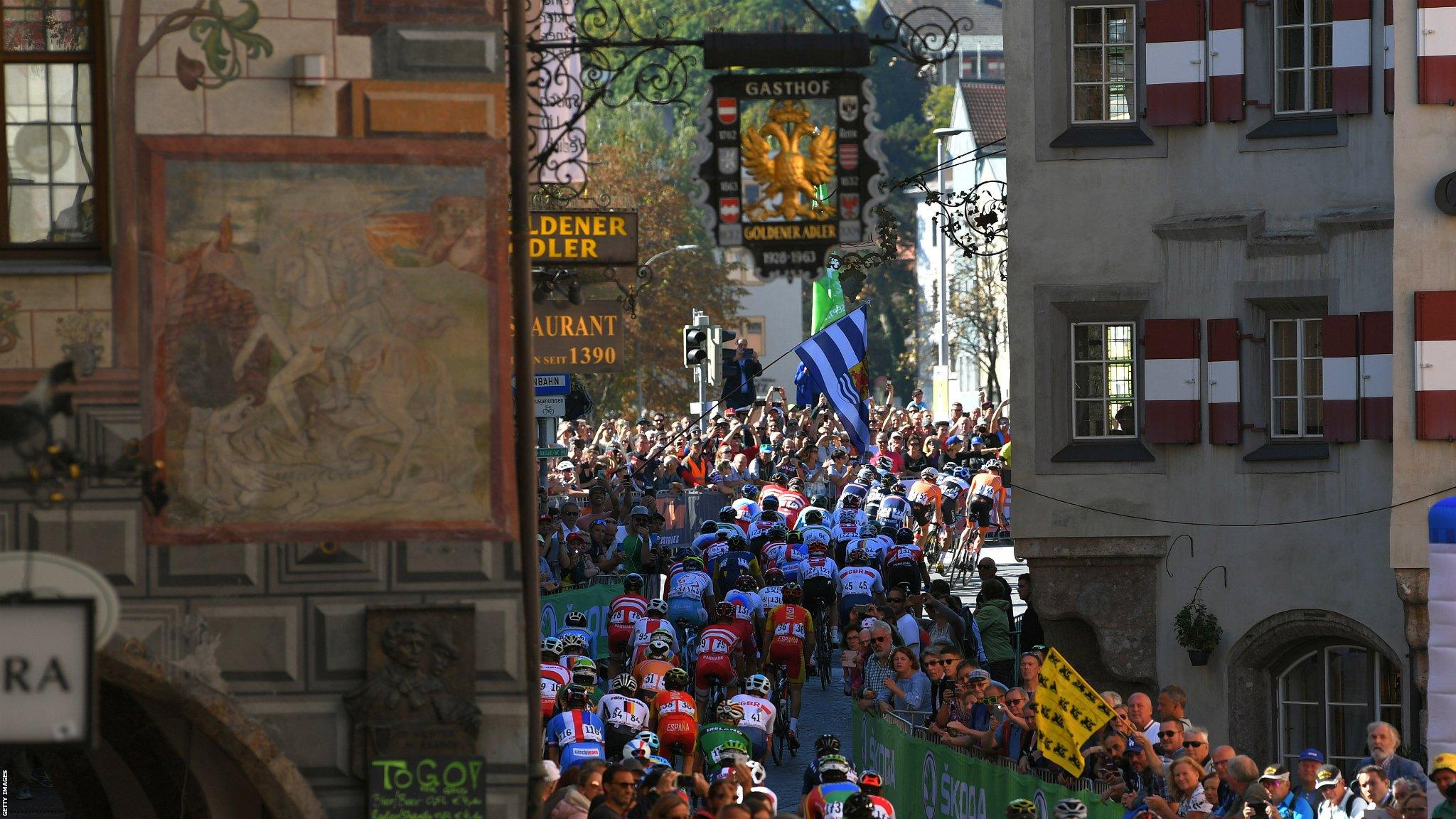 Innsbruck, Austria, 30 September: The peleton heads through Innsbruck city centre during the men's road race at the 2018 UCI Road World Championships. (Photo by Tim de Waele/Getty Images)