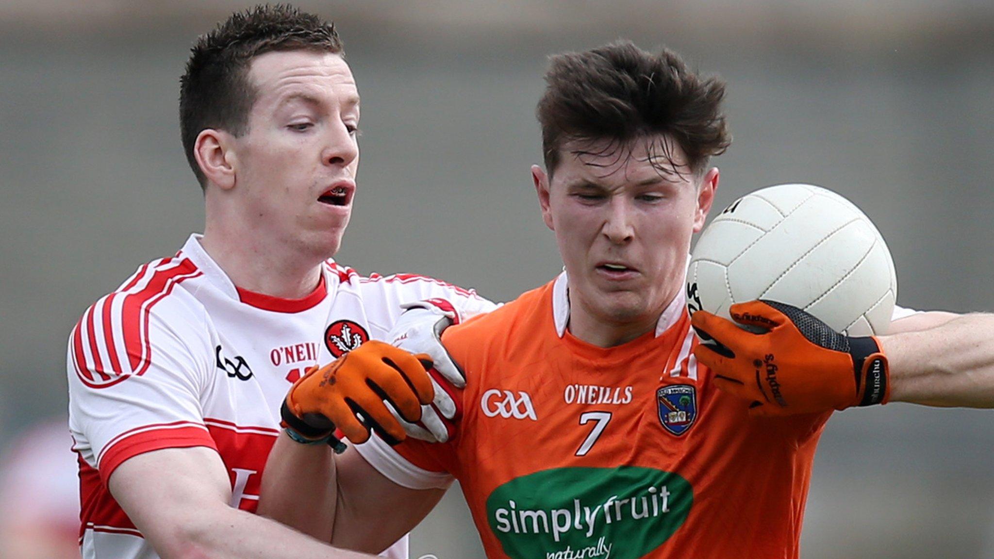 Derry's Niall Loughlin challenges Joe of Armagh McElroy