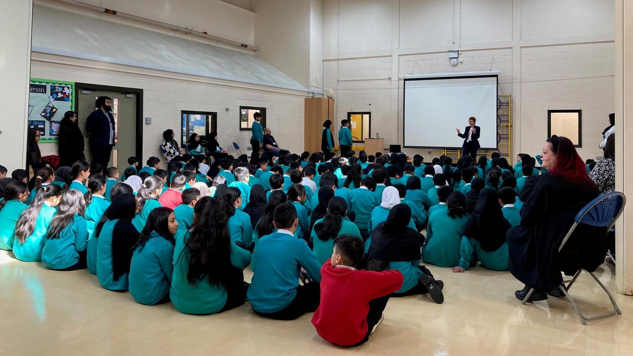 Schoolchildren listen to astronaut Helen Sharman