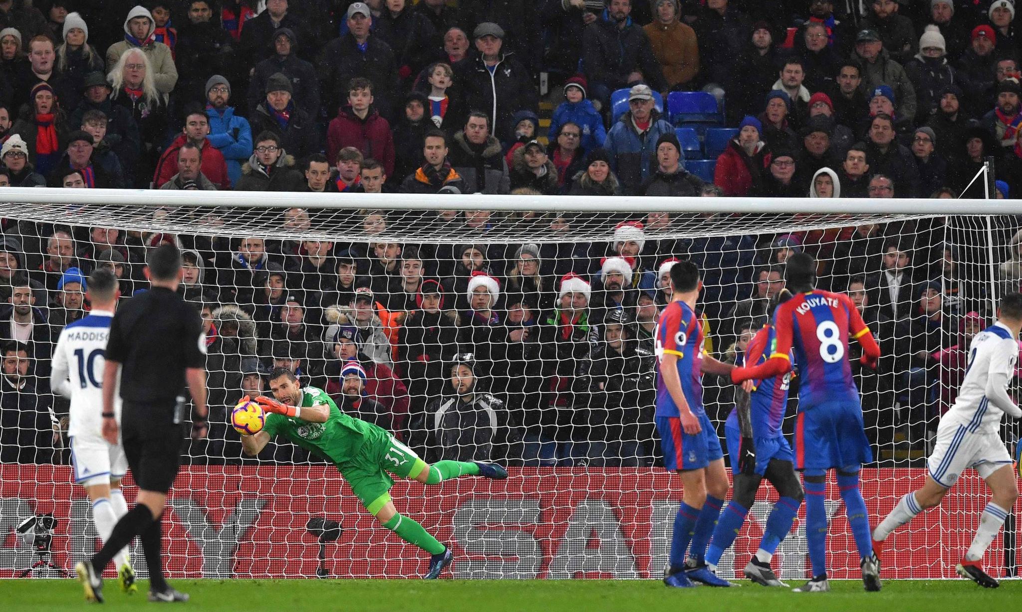 Vincente Guaita in action against Leicester